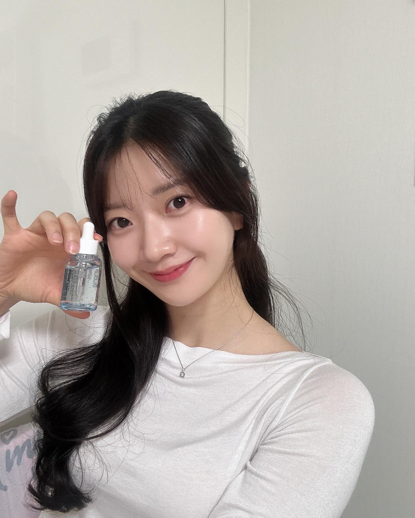 #협찬 히알루론톡스로 모공 플럼핑 #물톡스앰플 🩵

날이 더워지니까 어김없이 찾아온 모공고민 😟  물광 쿠션 발라도 차오르지 않는 피부 속광 😖 

히알루론톡스 ™으로 모공 속 깊이 수분을 가득 채워 수분볼륨 ‘플럼핑효과’ 를 더한 모공플럼핑 물톡스 앰플 소개해요🤍 

✔️ 피부 각질 20층까지 빠르게 침투하여 모공 플럼핑 
✔️ 건조하고 푸석했던 피부도 쫀쫀 물광✨ 
✔️ 화잘먹 피부준비 끝 ˗ˋˏ ♡ ˎˊ˗

물톡스 앰플 영상 확인하고 6월 올영 세일에서 만나보세용 💦https://www.youtube.com/watch?v=SdCSv-o29gc

#스킨이데아 #메디필 #물톡스앰플 #메디필앰플 #올리브영앰플 #모공앰플 #모공플럼핑 #모공플럼핑앰플 플럼핑 #메디필히알루론산레이어물톡스앰플 #올리브영추천템 #지모뿌리추출물 #메디필히알루론산레이어앰플 #메디필물톡스앰플 #올리브영앰플추천