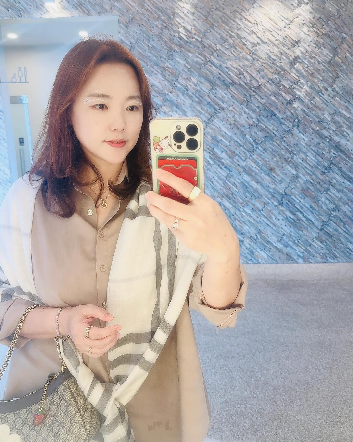오랫만에 내 사진. 오랫만에 회식. 
아. 이제 회식 하지 말고 오빠랑 둘이 놀아야징 ㅋㅋ
흥!