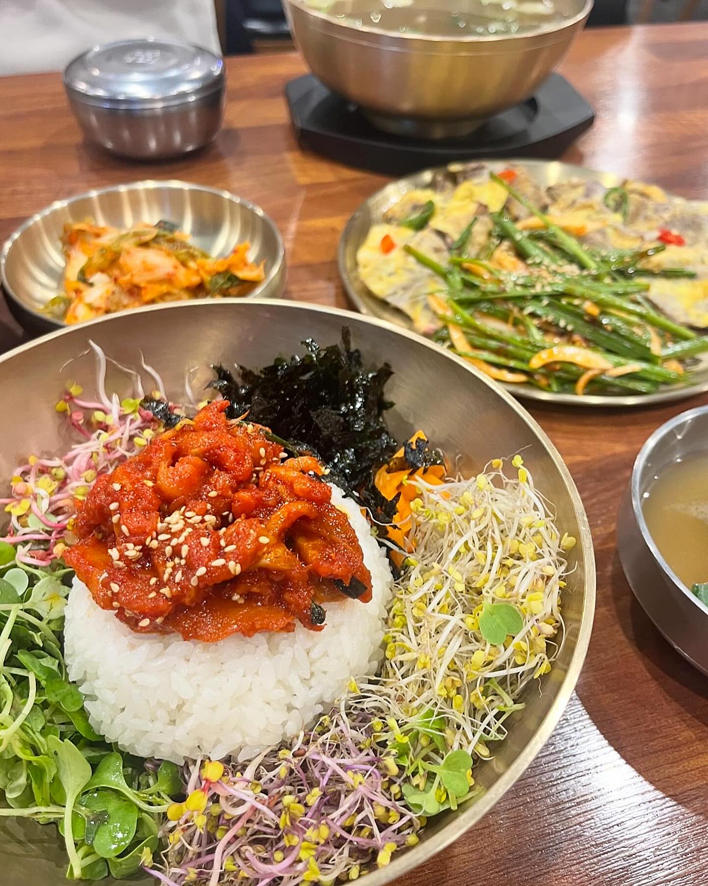 #협찬 이여곰탕 종로점

오늘의 픽 메뉴🍴
명태회 비빔밥 13,000원
특곰탕 13,000원
한우 육전 17,000원

주소
👉🏻 종로구 율곡로4길 70 1층

연락처
👉🏻 02-722-2794

영업시간
👉🏻 매일 10:00 ~ 22:00 / LO 21:00
👉🏻 매주 토요일 정기휴무

#이여곰탕종로점 #수송동국밥 #수송동육회 #종각역국밥 #종각역육회 #종각역한식 #종각역데이트 #종각역회식 #광화문역한식 #광화문역데이트 #야식 #뭐먹지 #메뉴추천 #연휴 #먹스타맞팔