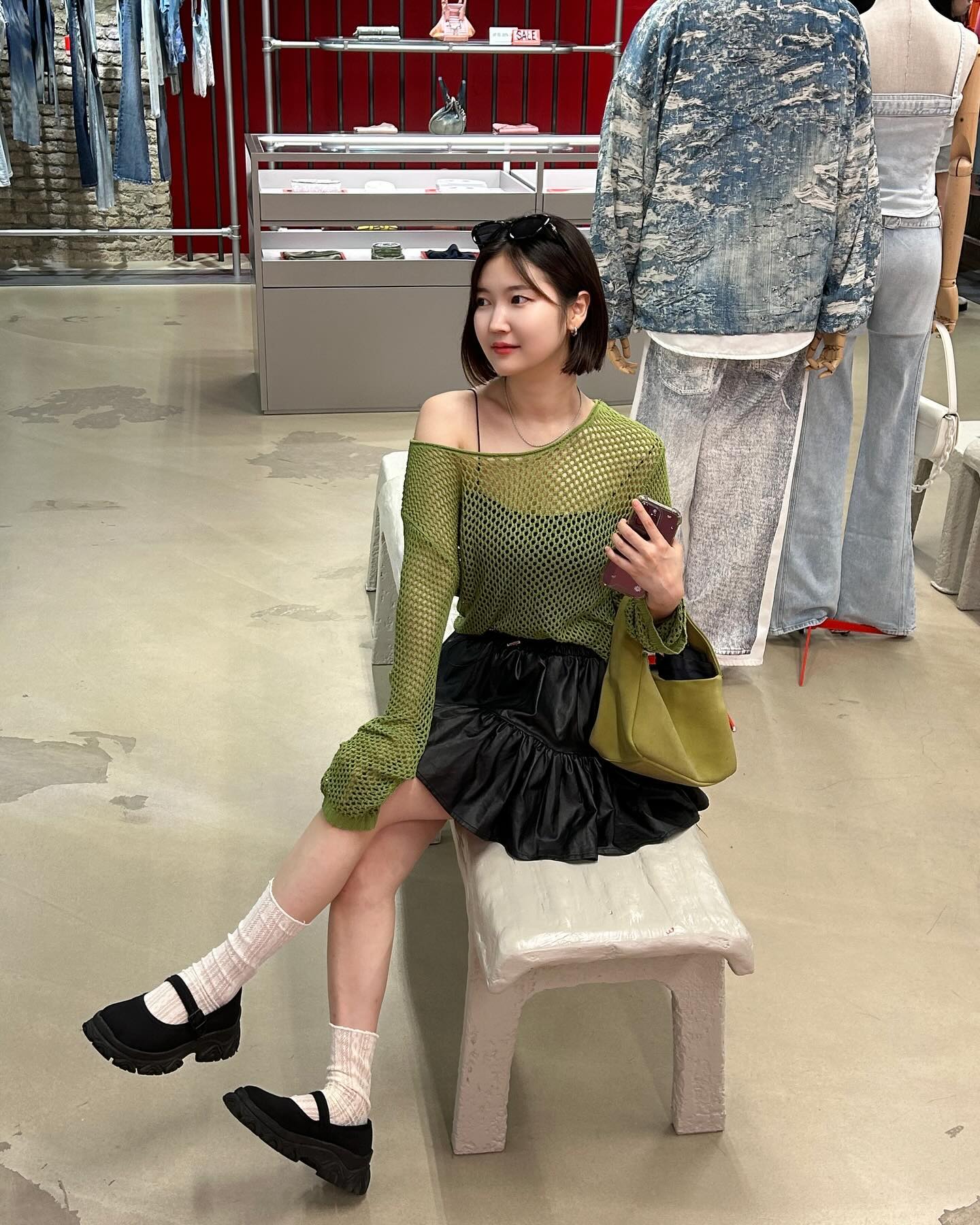 한남동 나들이
비온다했다가 안와서 기분최고에요
너무 잘맞고 좋아하는 수진이랑 놀아서 기분 또 최고에요
(한남동 뼈찜 먹고싶은거 참느라 혼났네)
담에 한남동 뼈찜먹으러 갈사람?😆