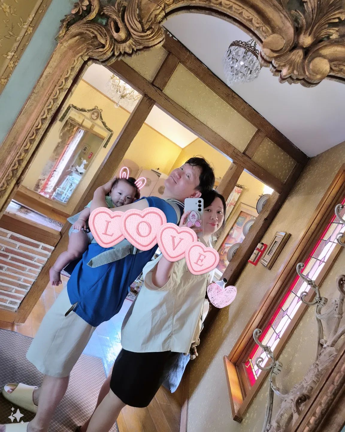 👨‍👩‍👦
우리셋 가족사진
넘 예쁜 우리 아가 
허벅지 통통한 소세지같넹😍
#adoreyou #luv