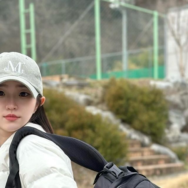  𝑯𝒂𝒆𝒍𝒊𝒏 on Instagram: "#광고 @newbalance 

가볍고 엄청 넓은 수납공간 !
뉴발란스 하이퍼백팩 과 함께 신학기 준비해봅시다 🖤"