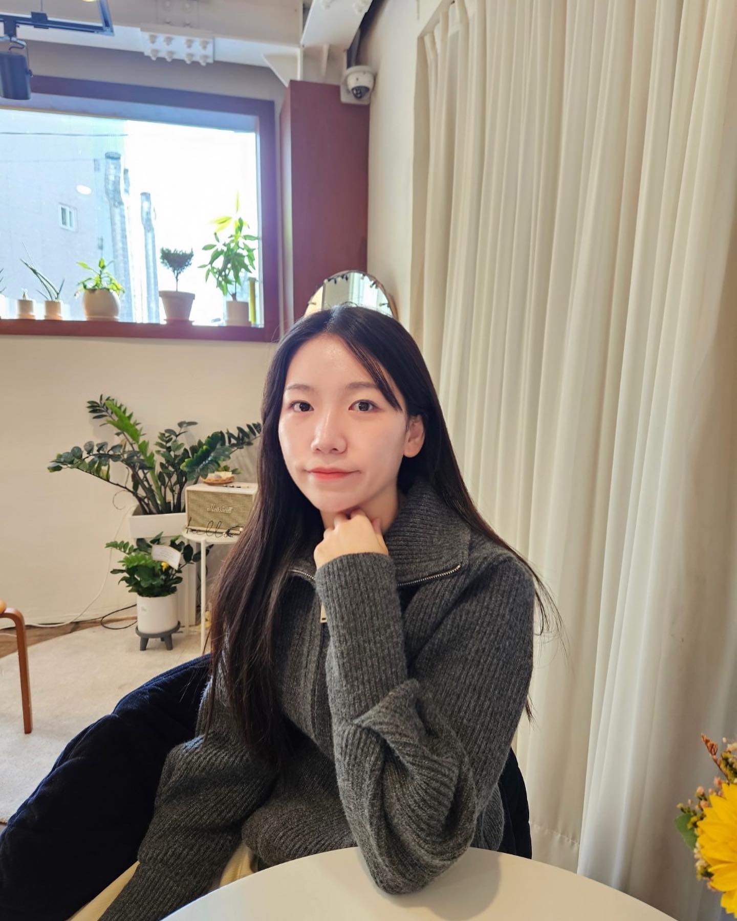 #협찬 클렌징이 중요하다고 느끼는 요즘,,
아무리 좋은걸 발라도 클렌징이 제대로 안되면
도루묵이라는걸..최근에 유투브를 통해 알았어요 ㅎㅎ
그래서 간단한 선크림바른날도 클렌징 오일을 사용하게 되었는데
올리브영에 있는 메디필 레드 락토 콜라겐 클렌징오일이
데일리로 쓰기에 좋을 것 같더라구요.

워터프루프메이크업 세정력도 94%이고 
모공이 넓은 저에게 좋은 모공 전용 블랙헤드 클렌징오일로
적은양으로도 모공속까지 세정해줘서
2주정도 사용해보니 화이트헤드에 효과가 좋았어요.

샘플로 들어있던 클렌징폼도 풍성한 거품으로
클렌징오일과 같이 쓰니 더 좋더라구요!!!

🔻지금 올리브영에 가시면 1월 한달간
메디필 제품을 올영 pick 매대에서 만나보실 수 있습니다!!!

#메디필 #메디필레드락토콜라겐클렌징오일 #블랙헤드딥클렌징오일 #모공딥클렌징오일 #메디필클렌징오일 #메디필클렌징오일 #모공전용딥클렌징오일 #올리브영추천템 #딥클렌징오일 #올리브영클렌징오일 #올리브영클렌징오일추천 #모공케어 #모공클렌징오일 #kbeauty #kskincare #홈케어