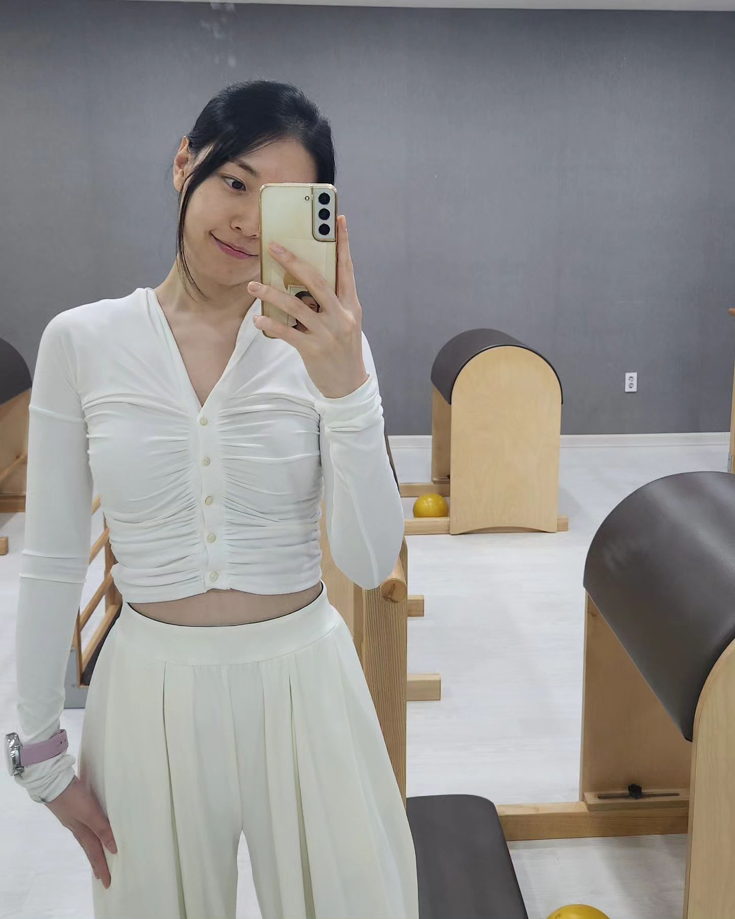 오랜만에 꼬까옷 사서
기분죠은 나...🫶
그란데라인에서 요 상하의+양말까지
2만9천원이에요...💓

어제 칼배송 되어서
입어보니 넘나 만족해요..
보드라운 촉감에 지금날씨에 딱😘

ㅋㅋㅋ광고협찬은아니고
내돈내산입니댜 ㅋㅋㅋㅋ
그란데라인 첨입어봤는데 넘나좋아요🙊
추천추천추천추천!!!!!!!

아! 답방은 오늘저녁중으로 
모두 가겠습니댜🏃

이제 내일부터 본격적으로 추워진대요!
따닷히 입고 운동하자구영😆