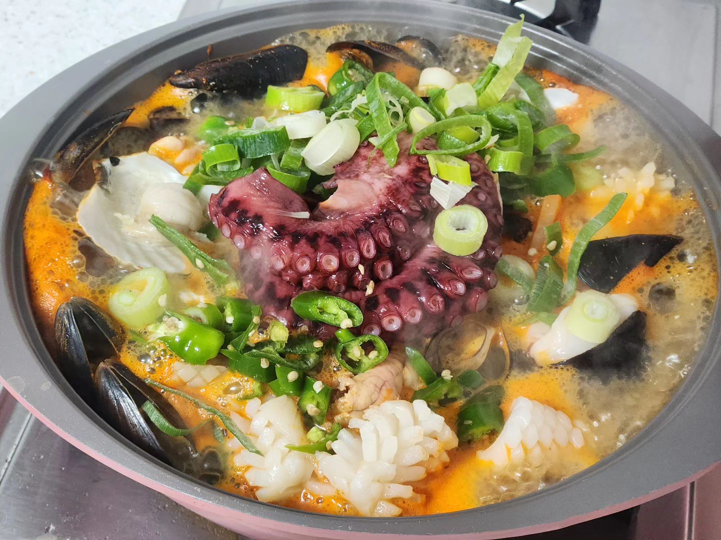 .
아침부터 해물탕 오지고지리고
ㅤㅤ
칼칼하니 맛있당♡
ㅤㅤ
#아침밥
#아침상