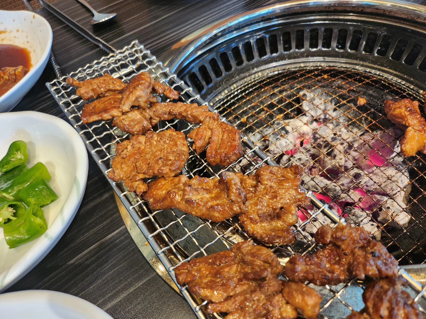 양념갈비에 샤브까지
진짜 맛있게 먹었던 이화갈비
여긴 아이있는집은 다아는 놀이방있는 핫플!
고기먹고 아이들은 먹고 놀수 있으니 더 좋은곳 ~
저희는 샤브랑 양념갈비 같이
먹을 수 있어서 좋아해요
.
.
#성성동맛집 #천안맛집 #천안돼지갈비 #성성동가족외식 #성성동돼지갈비 #천안회식장소 #성성동회식장소 #이화갈비 #성성동이화갈비