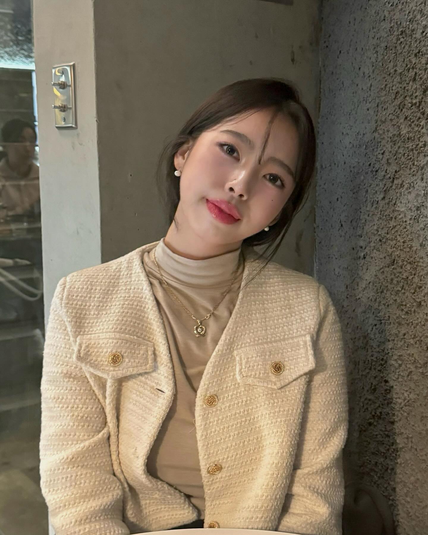 #제품제공 
.
.
#터치인솔 #touchinsol #프리티필터글래시스킨밤 #글래시스킨밤 #메이크업 #makeup 
.
.
원래 얼굴이 건조한 편이라서 아침에 화장을 하면 오후쯤엔 피부화장이 다 떴는데, 일주일간 써보니 진짜 전보다 안무너지는게 보여서 너무 좋았어요♡ 또 원래 피부표현을 광나게 하는걸 좋아하는데 은은한 속광이 너무 예뻤던 크림이에요!