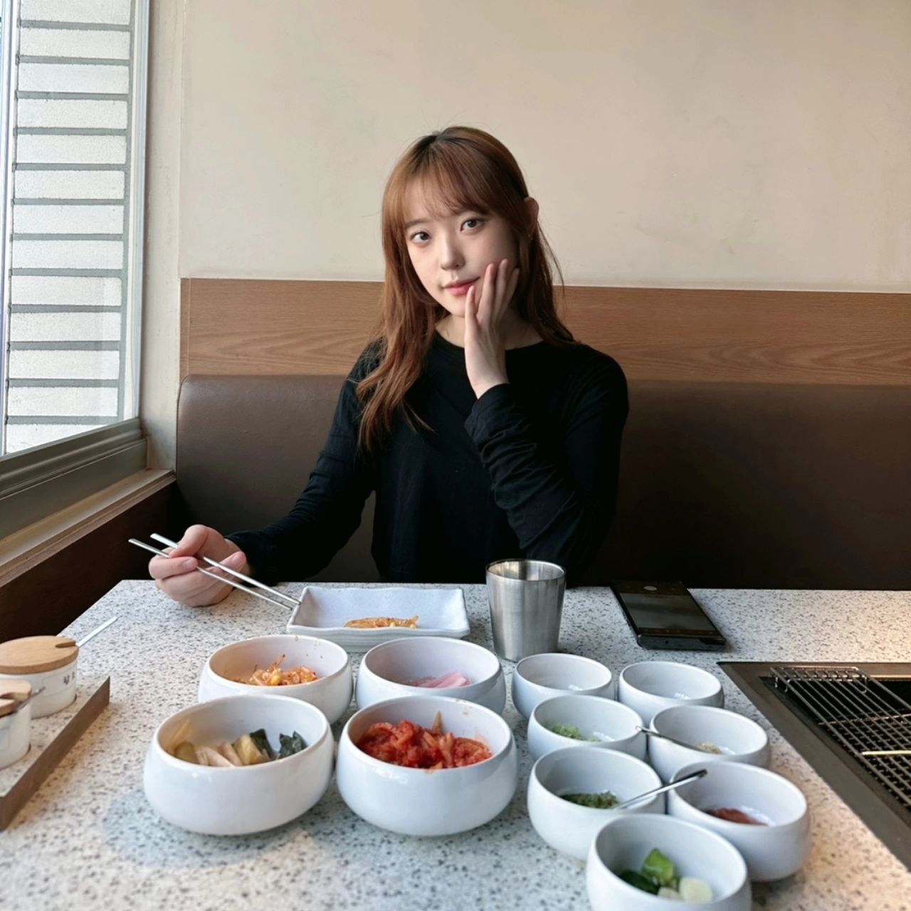 #협찬 
자양동 #고공  다녀왔습니다.

돼지고기&소고기를 파는 가게인데 근래 외부 나가서 먹은 집 중 제일 만족도 높은 집이었습니다.

개인생각으로 어르신들&아이 할꺼없이 맛있고 가게내부도 깔끔하고 관리도 잘되어있어서 고급진 느낌이 가득하더라구요+_+

밑반찬 또한 전부 맛있어서 결국 전부 먹고, 추가로 찌게까지 주문해서 먹고왔습니다:-)

밑반찬 종류는 4가지, 고기에 찍어먹는 소스도 4가지 이상인데다가 해당 소스도 직접 만드신 소스라 시판과 맛이 상당히 다르고 깔끔했습니다.

+가게도 천연연료인 옥수수 원료를 이용해서 고기 냄새가 심하지 않으면서도 연기가 많이 올라오는 느낌이 덜하더라구요👀🫶

덕분에 너무 만족도 높은 식사였습니다. 
좋은 협찬 감사합니다

Ps. 집에서 근처라 나중에 할머니 모시고 재방문 하겠습니다🥰

Photo.cpu_invsbl

#돼지고기맛집 #고기집추천 #한식맛집 #자양동맛집 #서울맛집추천
#고기맛집 #서울고기맛집 #군자동맛집 #2호선맛집
