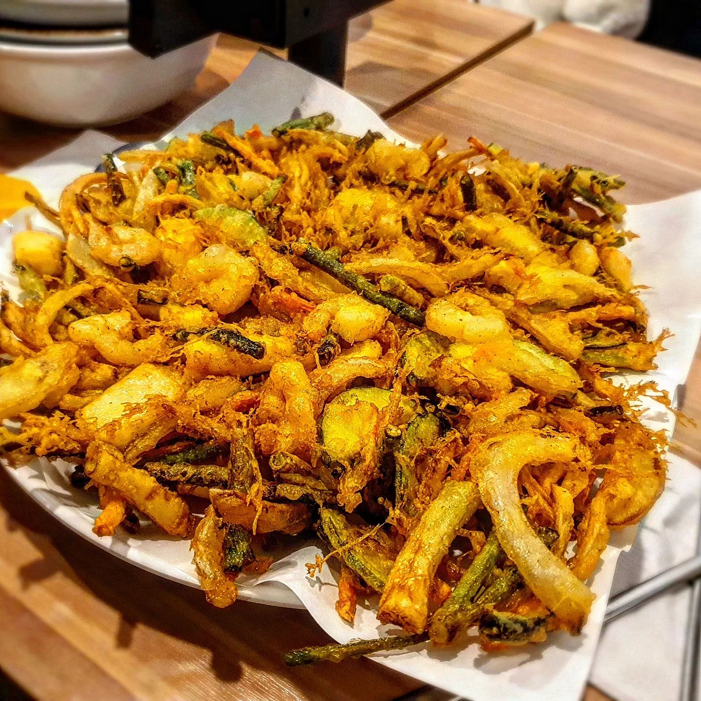 ♡♡

#바담칼국수 #밀양맛집

동죽칼국수와 바삭해물파전 먹으러 밀양으로 고고!!
칼국수에 물총조개가 가득해서
해물맛이 끝장나규!!!
비빔국수에 해물파전 싸서 먹으니
최고!!!😍
해물파전은 너무 특이하고
바삭하니 정말 맛있었다 ㅠㅠ
밀양 가면 다시 가고싶은곳!!!

💞경남 밀양시 미리벌중앙로7길 23-1 1층

#먹팔 #먹팔환영 #먹스타그램
#팔로우 #소통환영 #해물파전
#밀양가볼만한곳 #음식스타그램