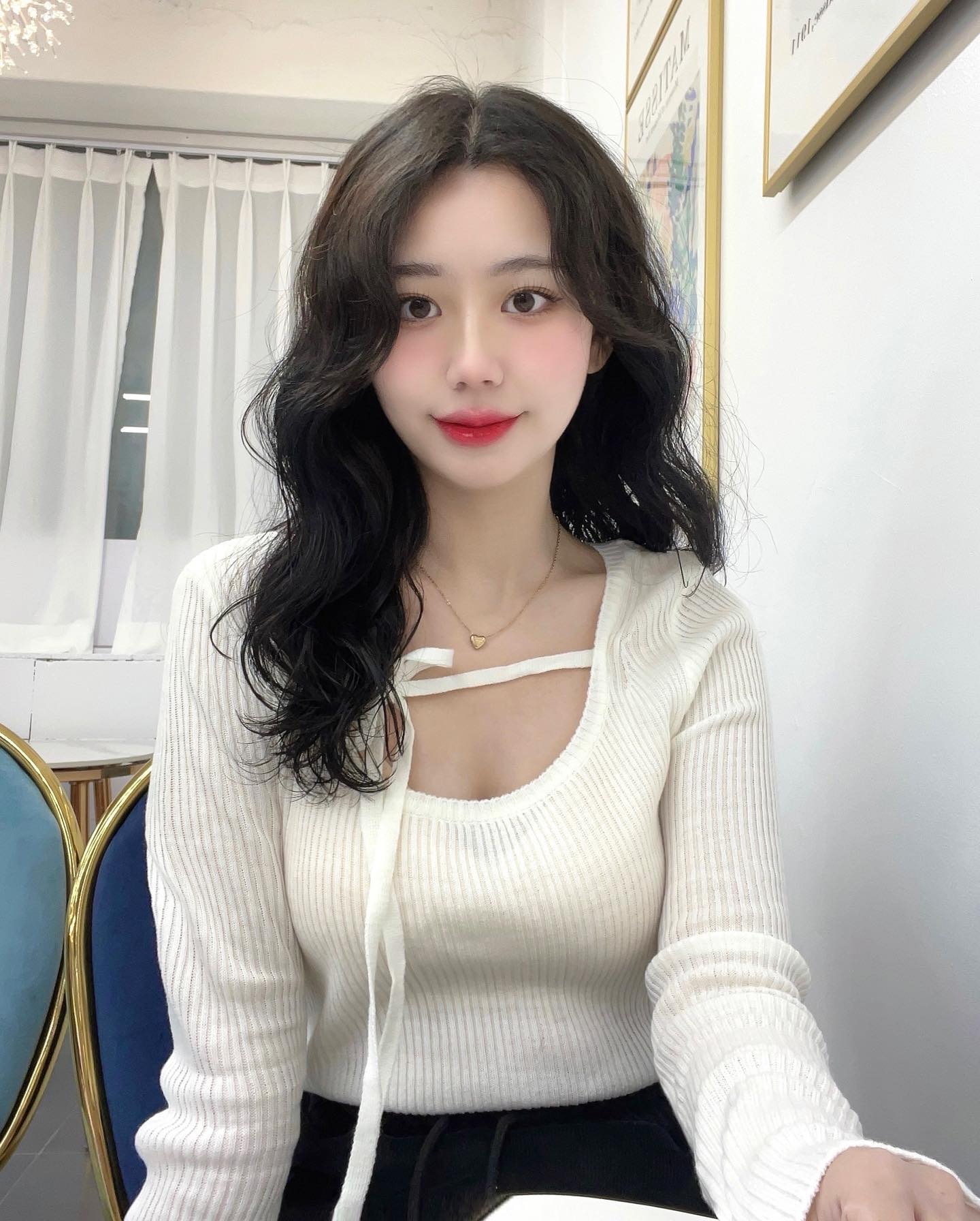 이쁜 중단발 파마 했어요 💗💗
정수리 파마도 함융 🫠
정수리 탈모들께 추천..

#애드펌 #구름펌 #중단발파마