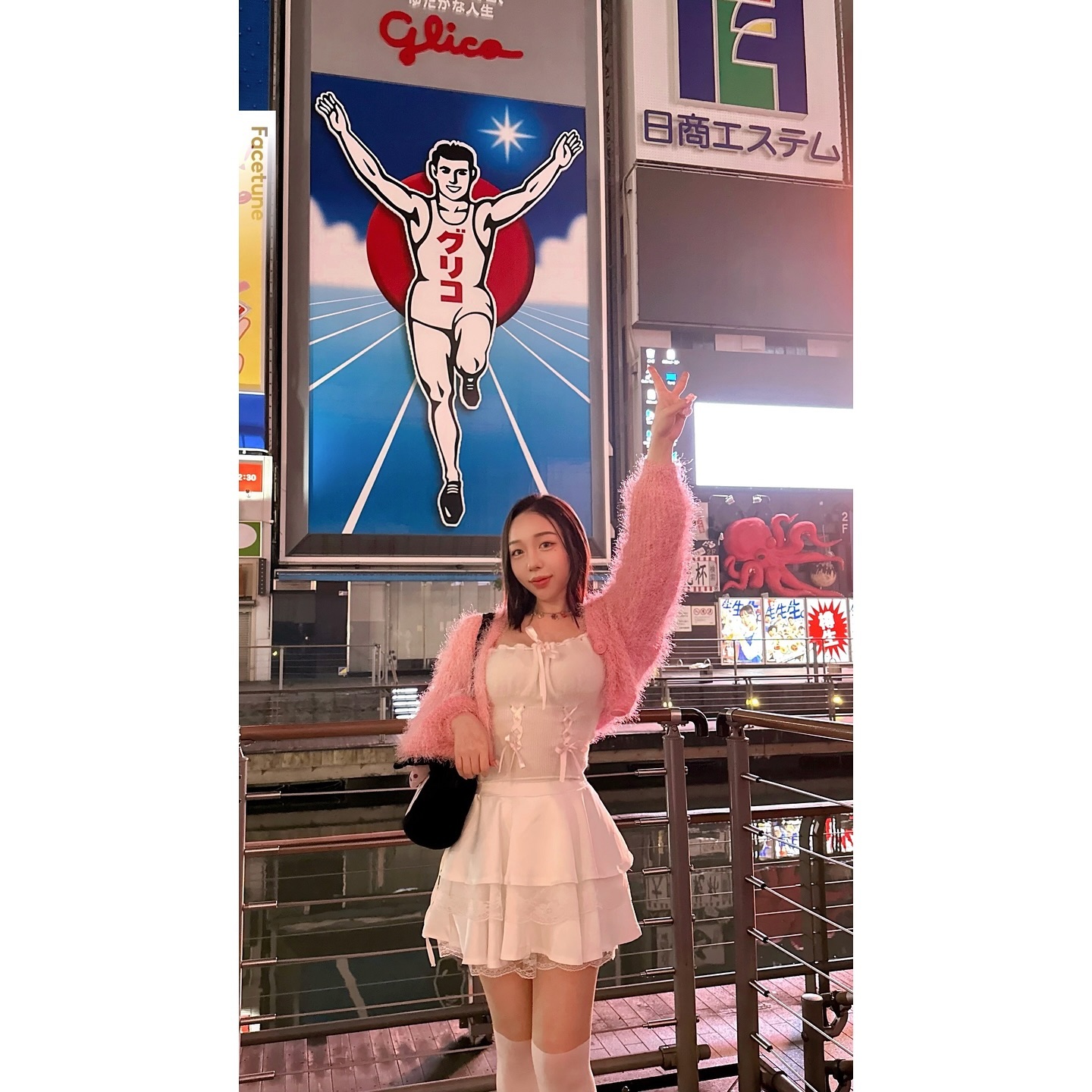 🇯🇵𝙹𝚊𝚙𝚊𝚗
(づ｡◕‿‿◕｡)づ

나의 첫 일본여행 
벚꽃보러 간건데 너무너무 추웠음 
맨날 가져간옷 다껴입고 댕김ㅋ
좀만 더 빨리갈껄 검정머리여서 슬펐다,,🥲

#일본 #오사카 #신사이바시 #도톤보리 #일본여행 #오사카여행 #japan #osaka #dotonbori #日本 #발레코어