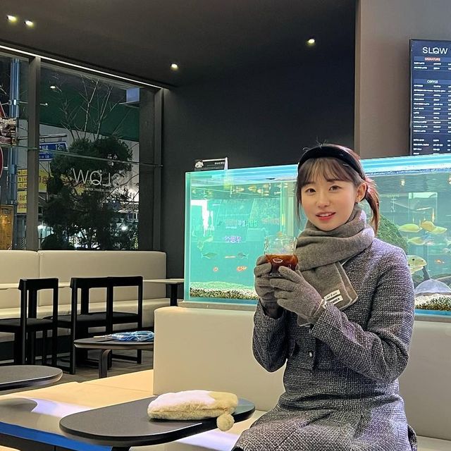 조말론 on Instagram: "#광고 올 겨울도 치마 포기할 수 없지 종아리 허벅지 하체라인 고민 덜어질 레그라인을 위한 #마른파이브 #삭스타킹 소개해 종아리 부위별 압박은 물론 힙업,올풀림 방지