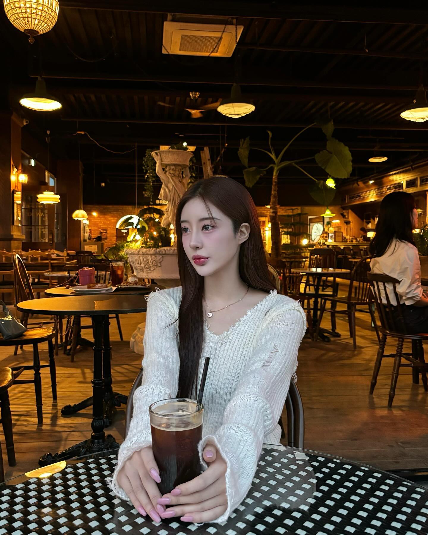 멀 저러케 쳐다보까나