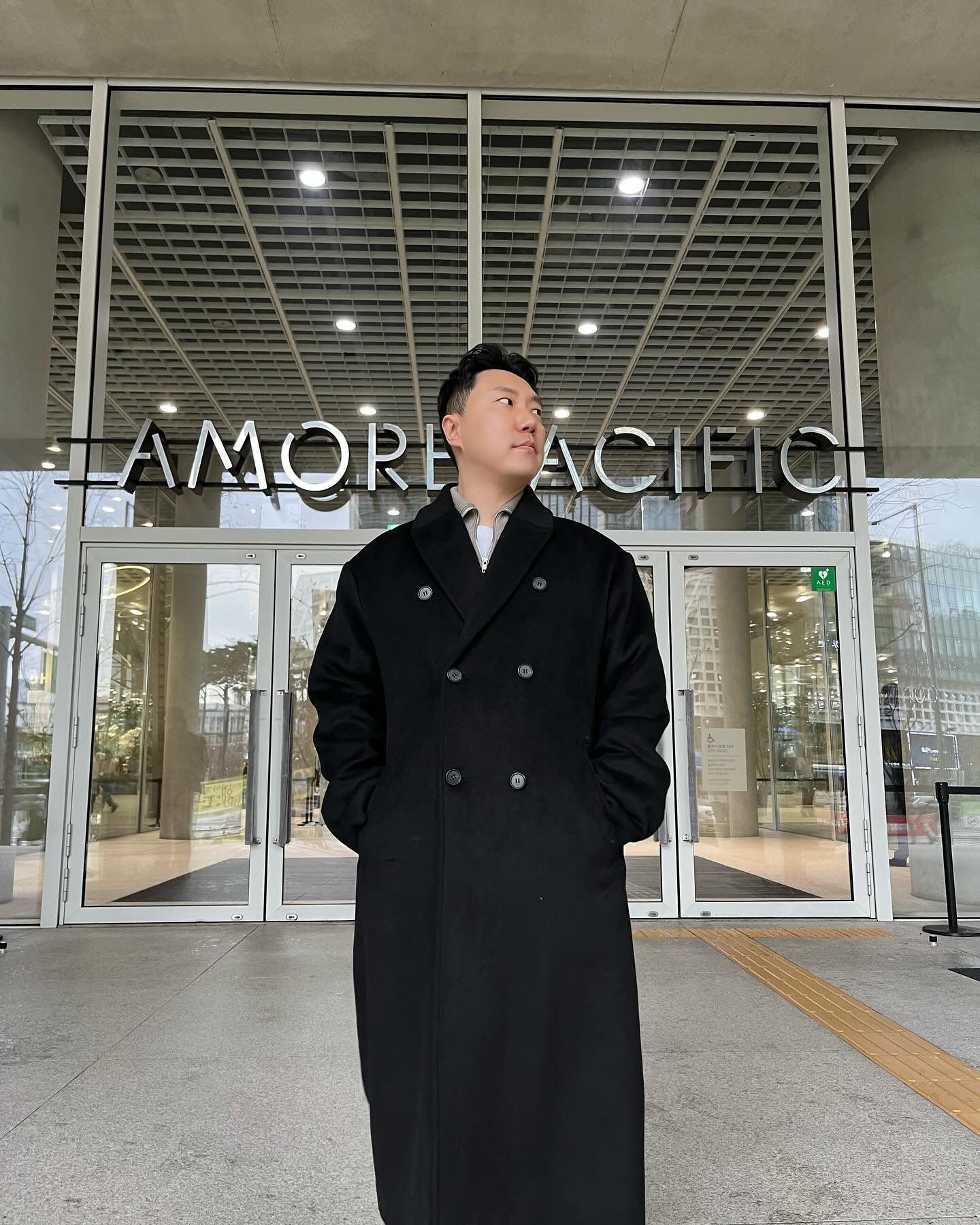 오늘 다니던 회사에서 마지막 출근을 했습니다.
괜찮다가 집에 오는 길에 멜랑꼴리한게 마음이 좀 이상해지네요
날씨마저 우중충하고..
오랜 시간 몸과 마음과 청춘을 다 바쳐 일한 곳이다보니 영원히 잊지못할것 같아요.

뷰티는 하나의 문화라고 생각해요.
80년 가까이 한국의 뷰티 문화를 국내외에 전파해온 기업과 긴 시간을 함께했다는 것이 영광이었습니다.

아모레퍼시픽 사랑해요 ♥️
여러분도 많이 사랑해주세요!!