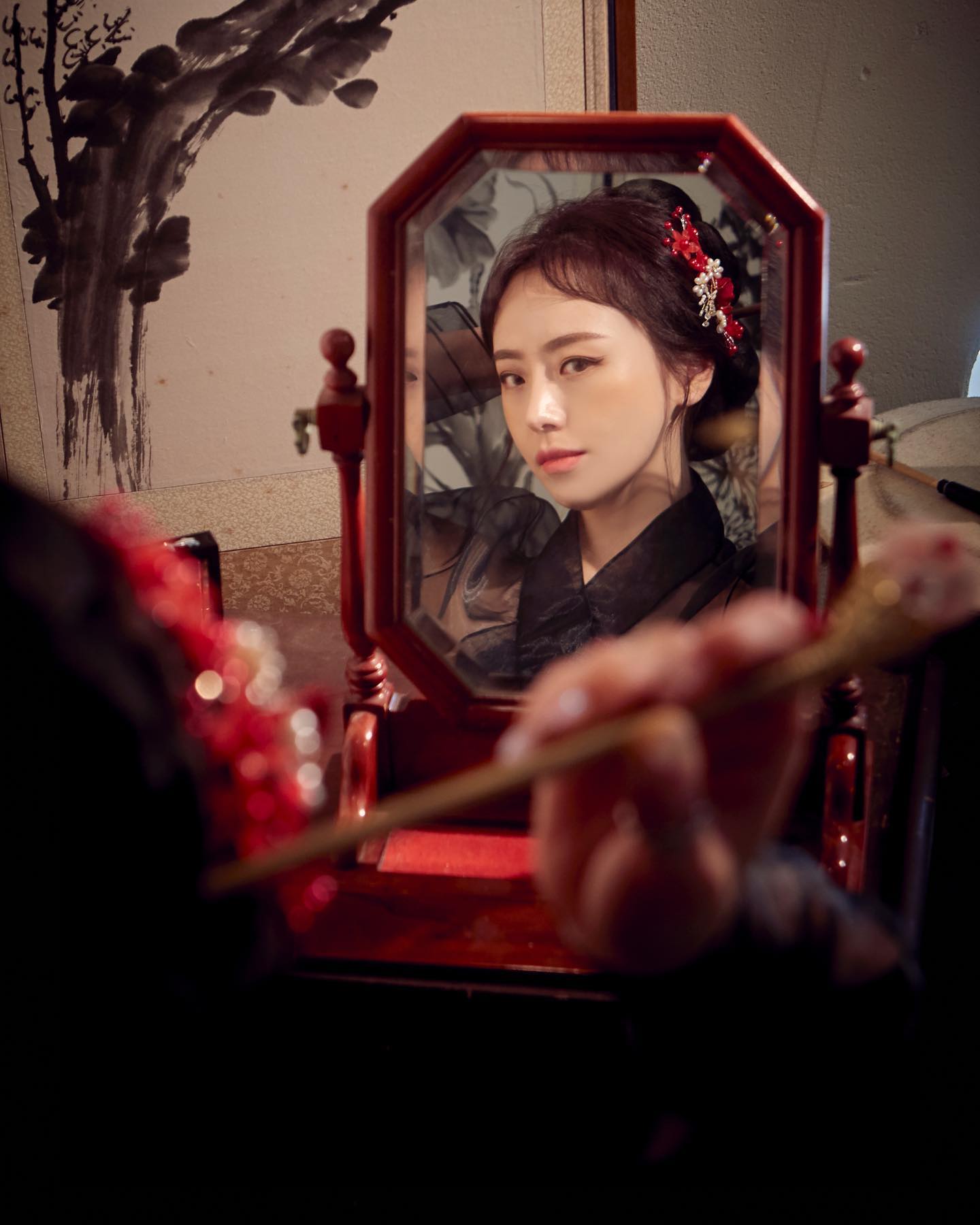 저시대에 태어났으면
남자 여럿울렸겠네 후..
🫣
사진자까- sarang_obdda
헤어- sarang_obdda
메컵- 나자신