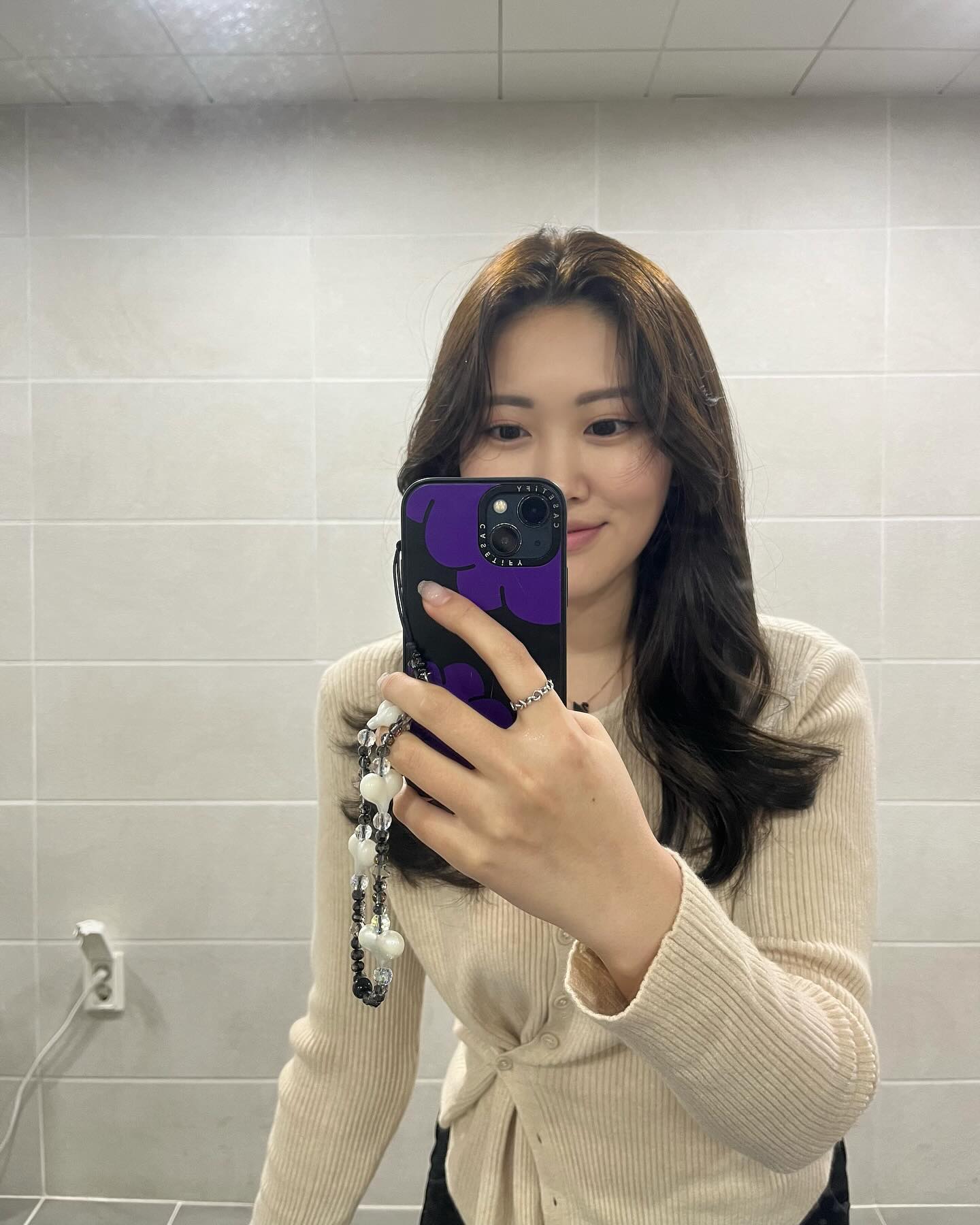 일단 5월 시작과 동시에 기분 전환겸 염색 🤎
귀여운 우리 감쟈 🥔
처음 시도해본 조화다발 성공적 💜
첨 먹어본 왕큰 구슬아이스크림+사준남자🥰
한달 전(?) 더 귀여운 감자 🫶🏻
심야방탈출에 중독된 우리의 세번째 방탈출😂
bgm은 눈.여를 보내주면서 선택한 미미사🥹