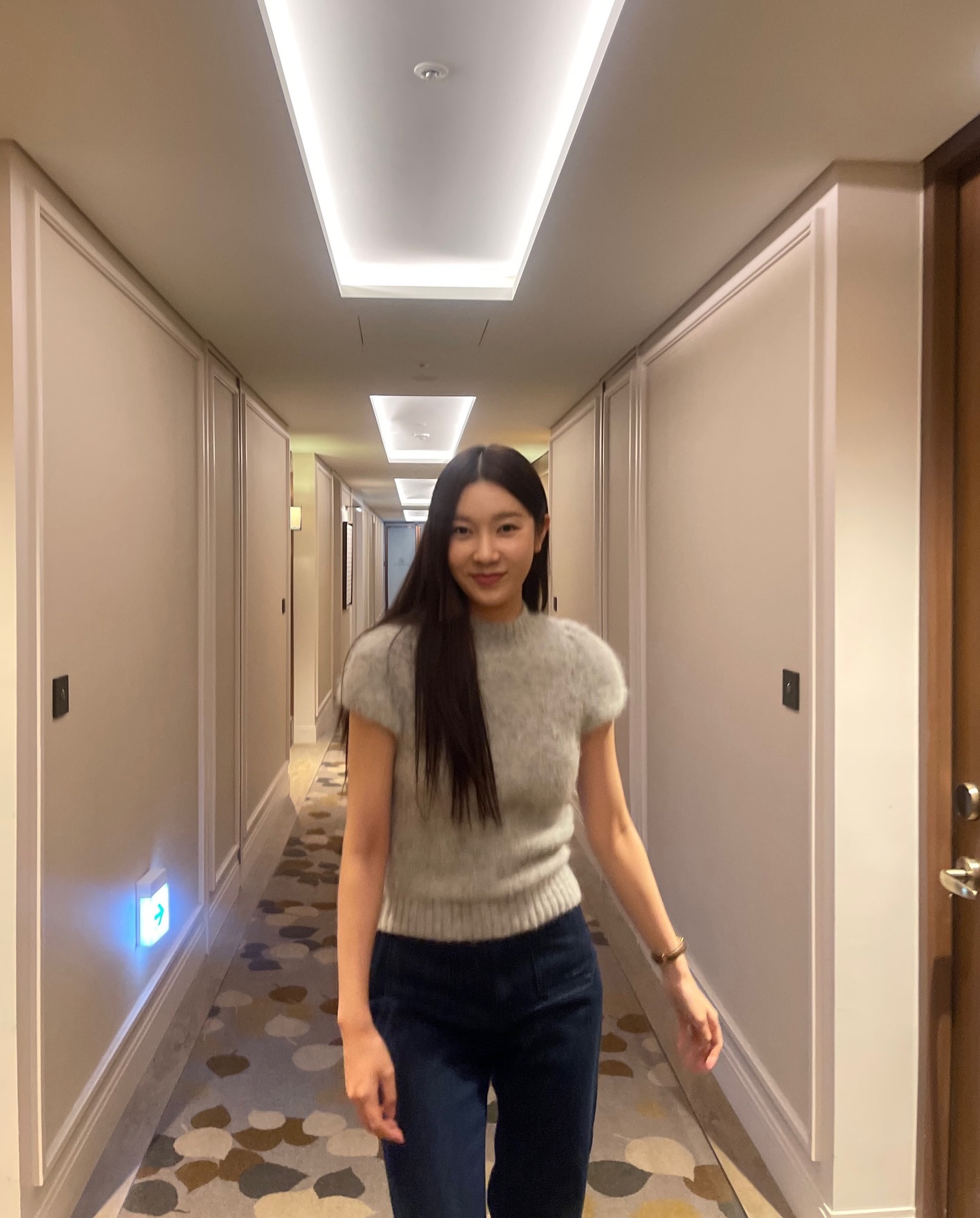 가끔은 요로케 흔들리고 제멋대로 찍은 사진들도 좋지이🩶 연말 드르와..아니 오지 ㅁr.. 오ㅏ.. 🦌⛄️ 🎄
