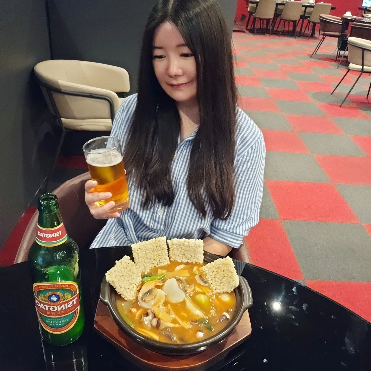 #광고
240618

한번 가보고 맛있어서
다시 찾은 여경래셰프님의 루이키친

건대 셰프뮤지엄에 있는데
해물누룽지탕에 칭다오 한잔이
딱 잘어울리고 맛있네요

기본 자장면도 큼직한 고기에
다름 음식들도 훌륭한곳

inflca chefmuseum
#건대맛집 #건대중식 #건대데이트코스