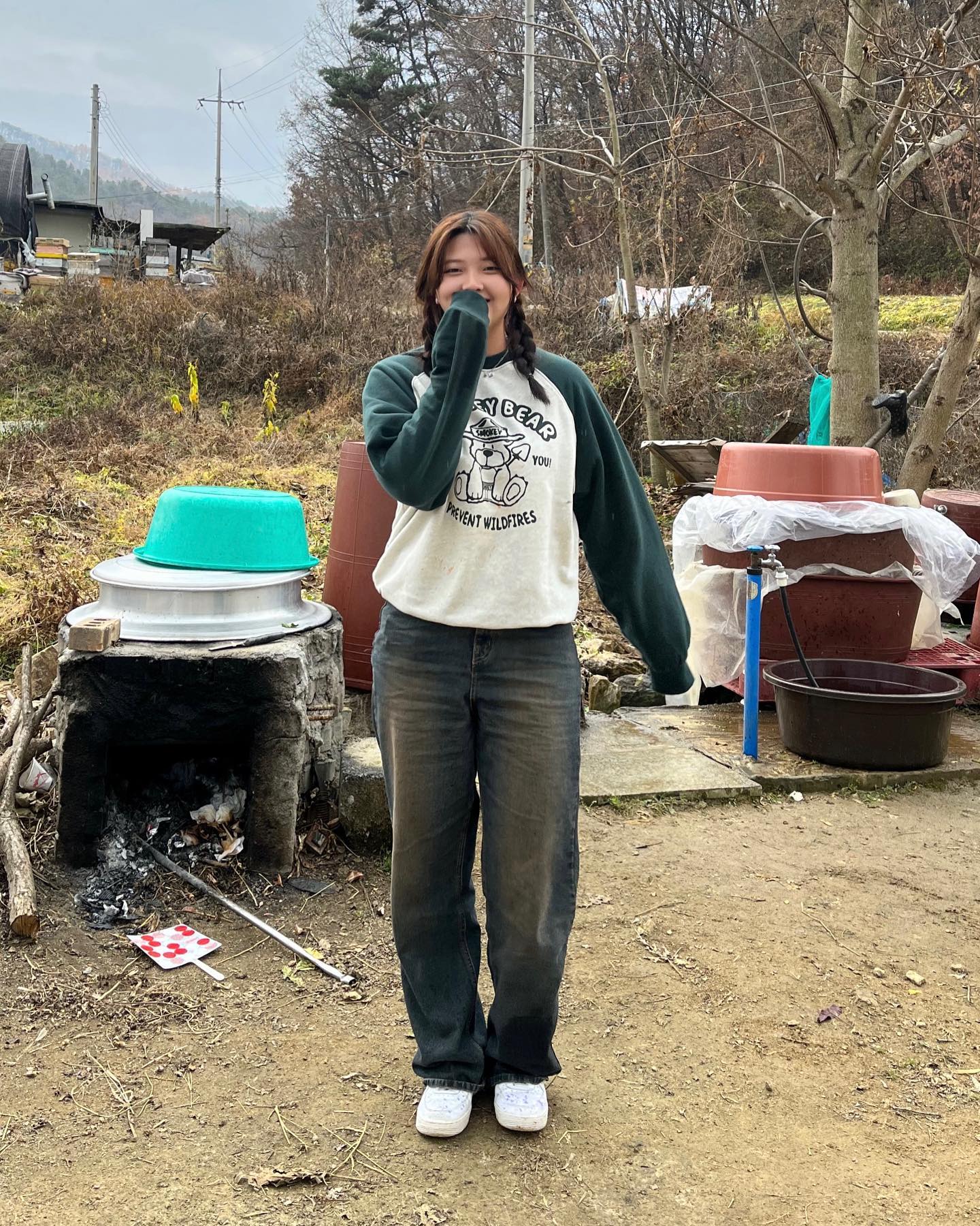 #협찬 smokey.kr stylemate_official 

넘오 귀엽고 깸찍한 맨투맨🤍 요 곰돌이 진짜 너무 귀여운 거 아니냐구요🐻 와앙 한입에 물어 버려 콱❤️

#협찬 #스모키베어 #smokeybear #pwf #스타일메이트