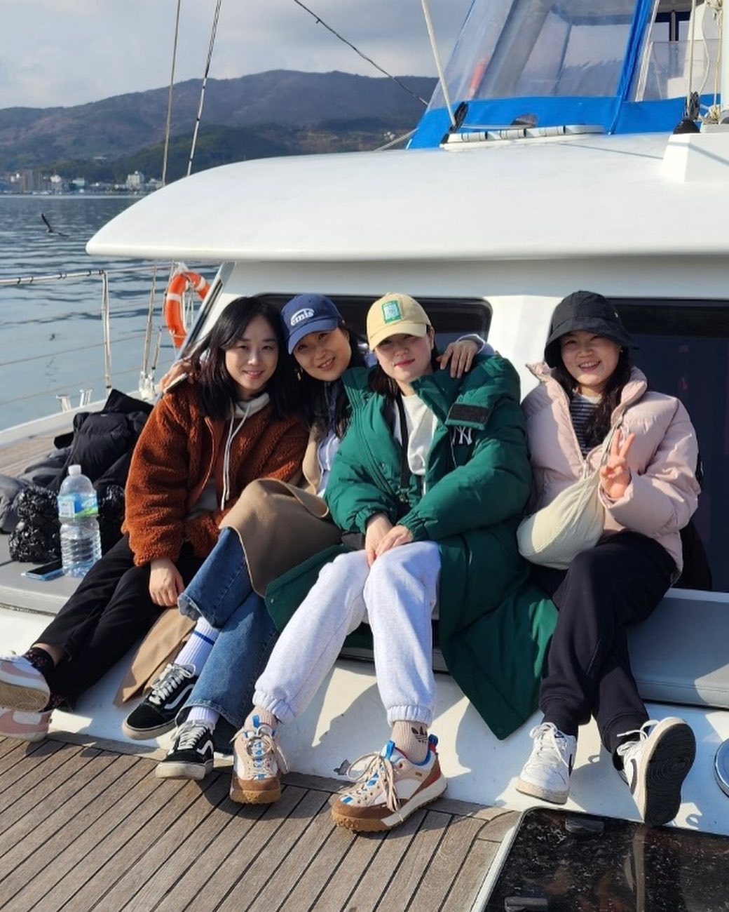 엄마넷의 추억도 한장🧡😌

우리도 10년 추억의 기록 찰칵

#륭군맘일상#륭군네테이블#륭군맘#와이프앤허즈번드#와앤허#와이프앤허즈밴드#브런치카페#양산브런치#주말일상#소소한이야기#우리들의이야기#친친그램#친구랑여행중#엄마사람일기