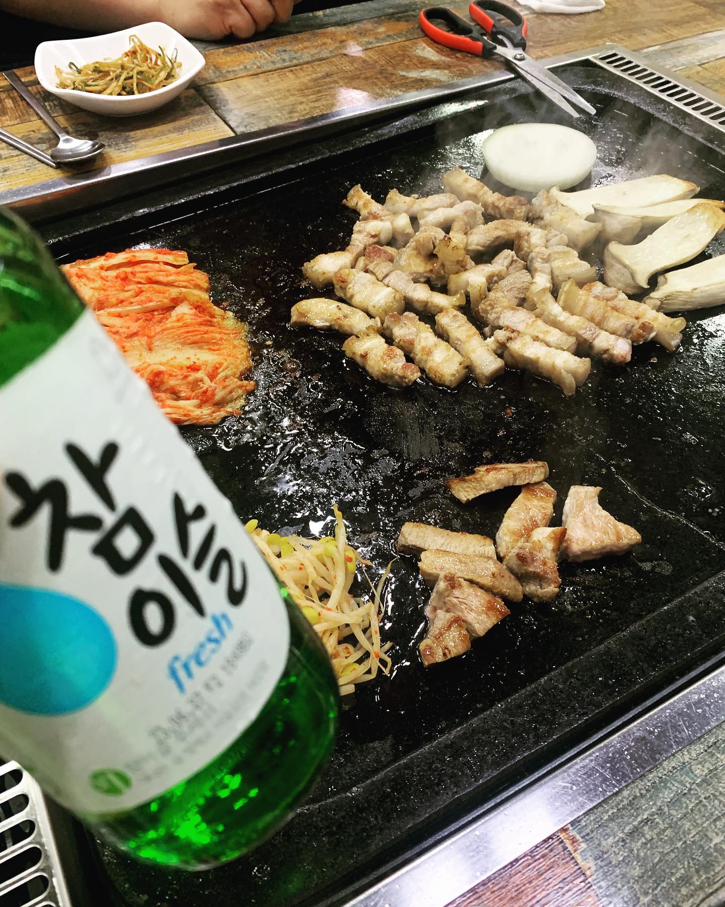 이밤에 또 생각나는
어제밤😍

#삼쏘#고기사랑