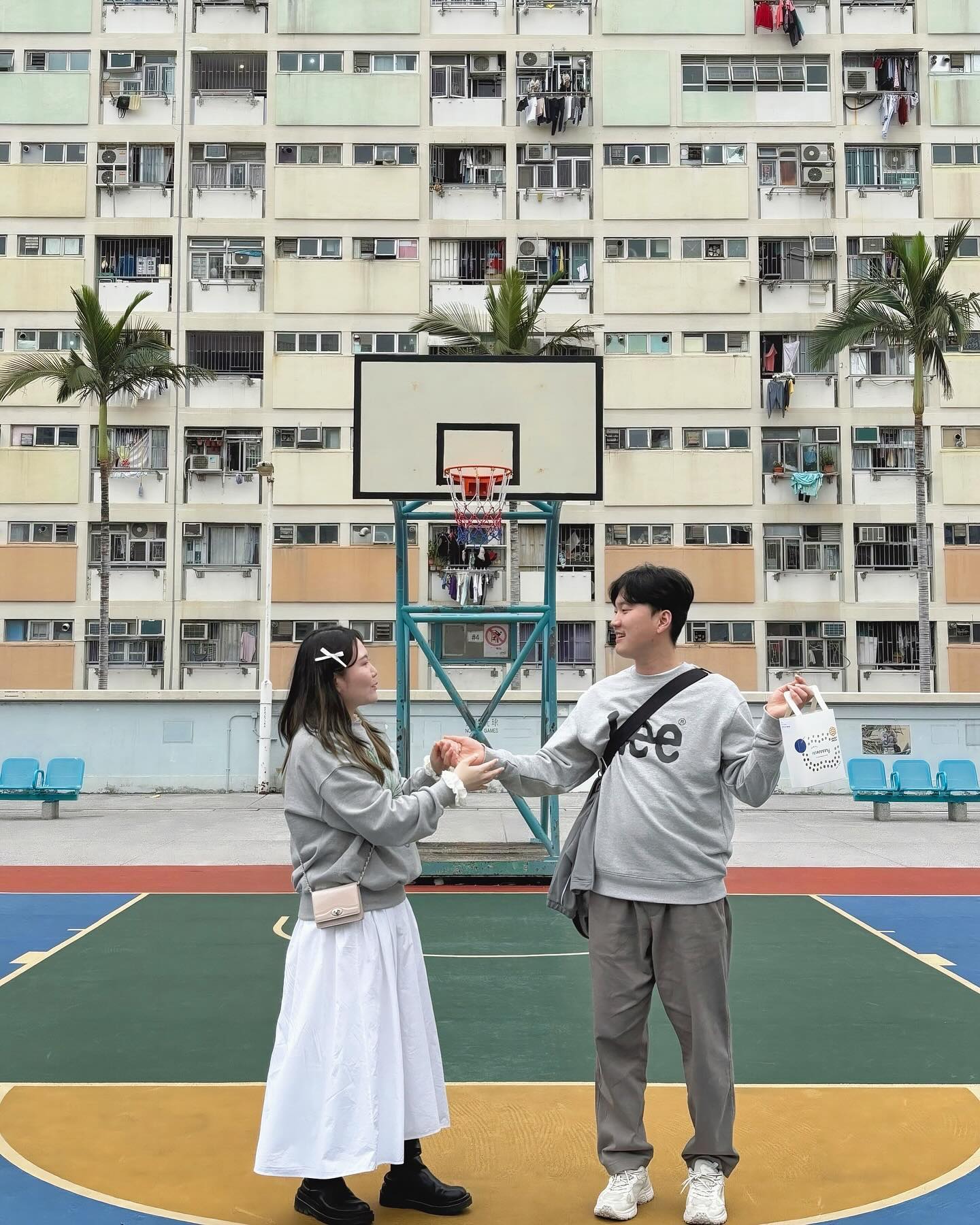 9년전이나 지금이나 늘 똑같은 라짝꿍👦🏻🩶
기념일에 맞춰서 추억 만들어줘서 고맙슈 ! 
#hongkong🇭🇰 #홍콩여행
#초이홍아파트 #소호거리 #하버시티 #심포니오브라이트 #딤딤섬 #시계탑 #부부스타그램 #travelgram