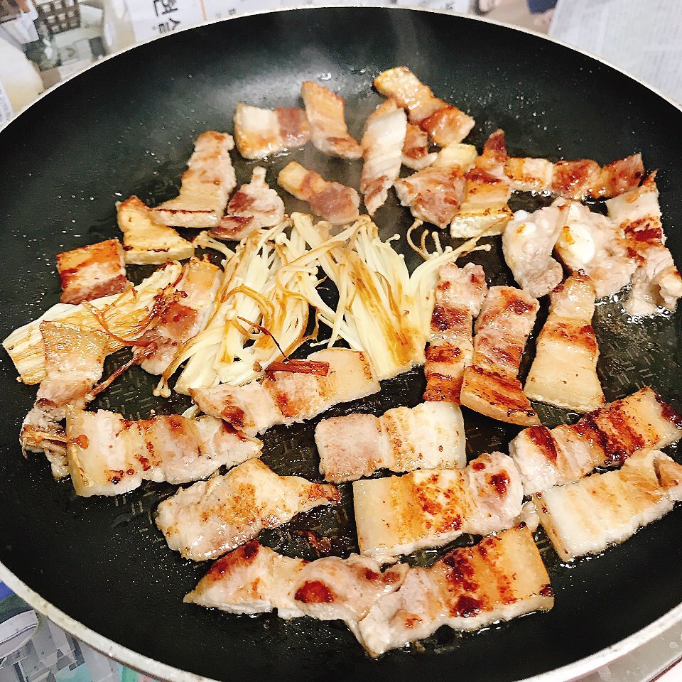 집에서 먹는 고기가 최고야🐷🐷
또 먹고싶땅