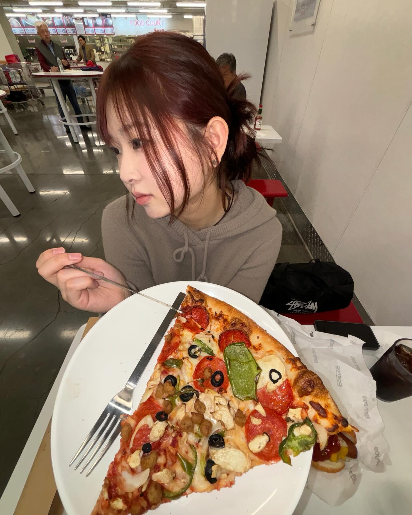 eating pizza 👶🏻