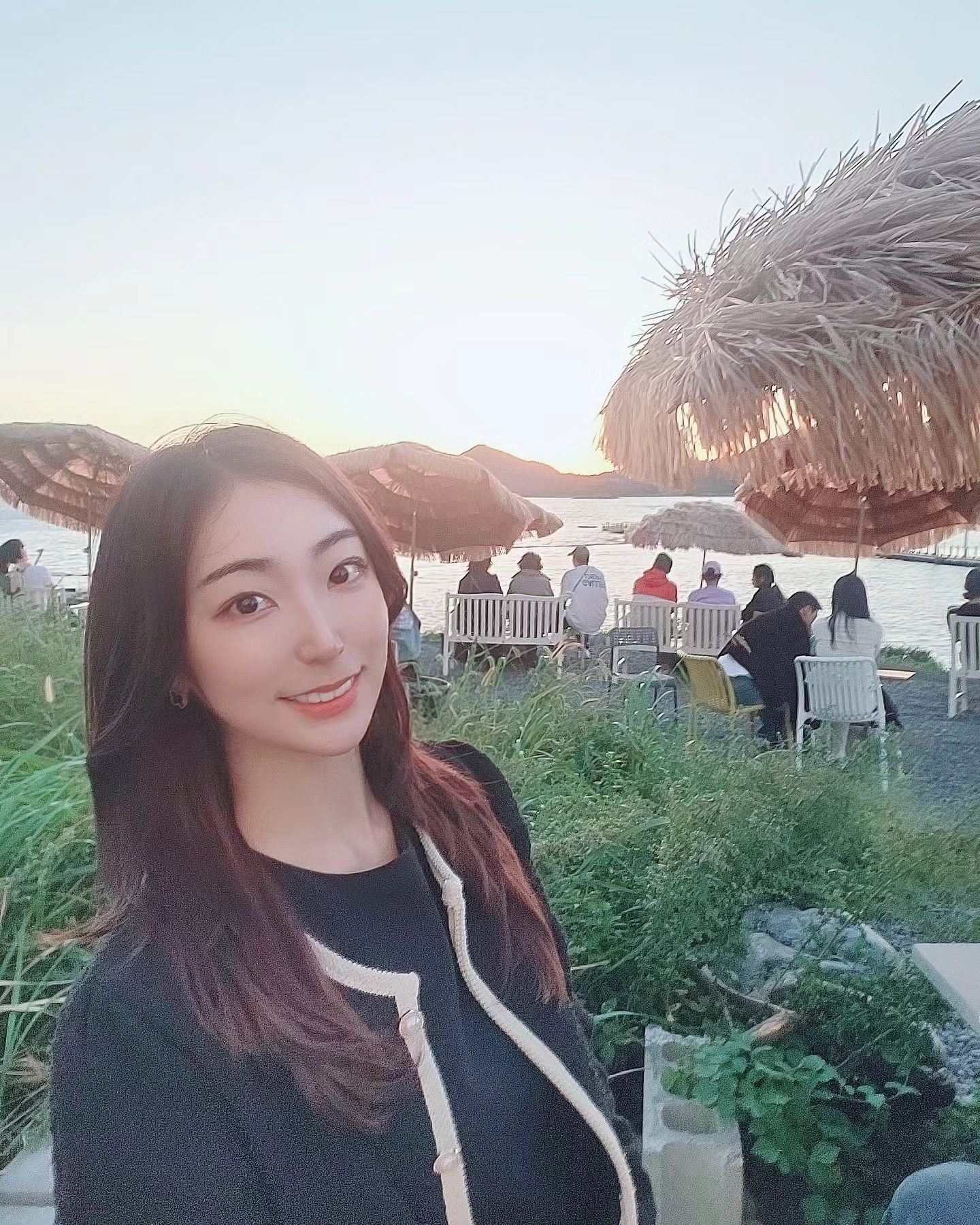 너무 예뻣던 🌆 노을뷰..♡
카페 '라파르'
.
.
군산 선유도로 가을여행😆
날씨가 급 쌀쌀해져서
좀 추웠지만..
.
.
그래도 여행은 좋아❣️
커피도 맛있고 행복!
.
.
.

#선유도#선유도카페#카페투어#군산여행#노을뷰카페#뷰카페추천#카페라파르#라파르#군산카페#선유도카페#여행#가을여행#가을날씨#일상사진#사진#일상스타그램#여행사진#행복#소확행#소통#좋아요#가을사진#노을사진#노을카페#힐링#힐링여행#일상
