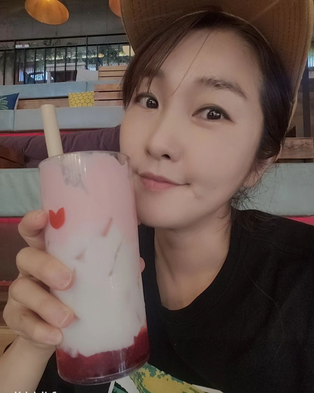 너무 예뻐서.. 그리고 브런치가 맛나서 1년에 3~4번은 꼭 오게되는 레드파이프~ ❤️ 아침9시부터 주문 가능해서 지민이 등원시키고 바로와서 브런치하기 딱 좋은 곳~!! 날이 쌀쌀해진다싶더니 역시나 가을컨셉 넘 예쁘드앙~ ❤️ 
 
#레드파이프 #파주맛집 #파주가볼만한곳 #파주카페 #핫플카페 #파주핫플카페
#경기도핫플카페 #서울근교핫플카페 #일산핫플카페