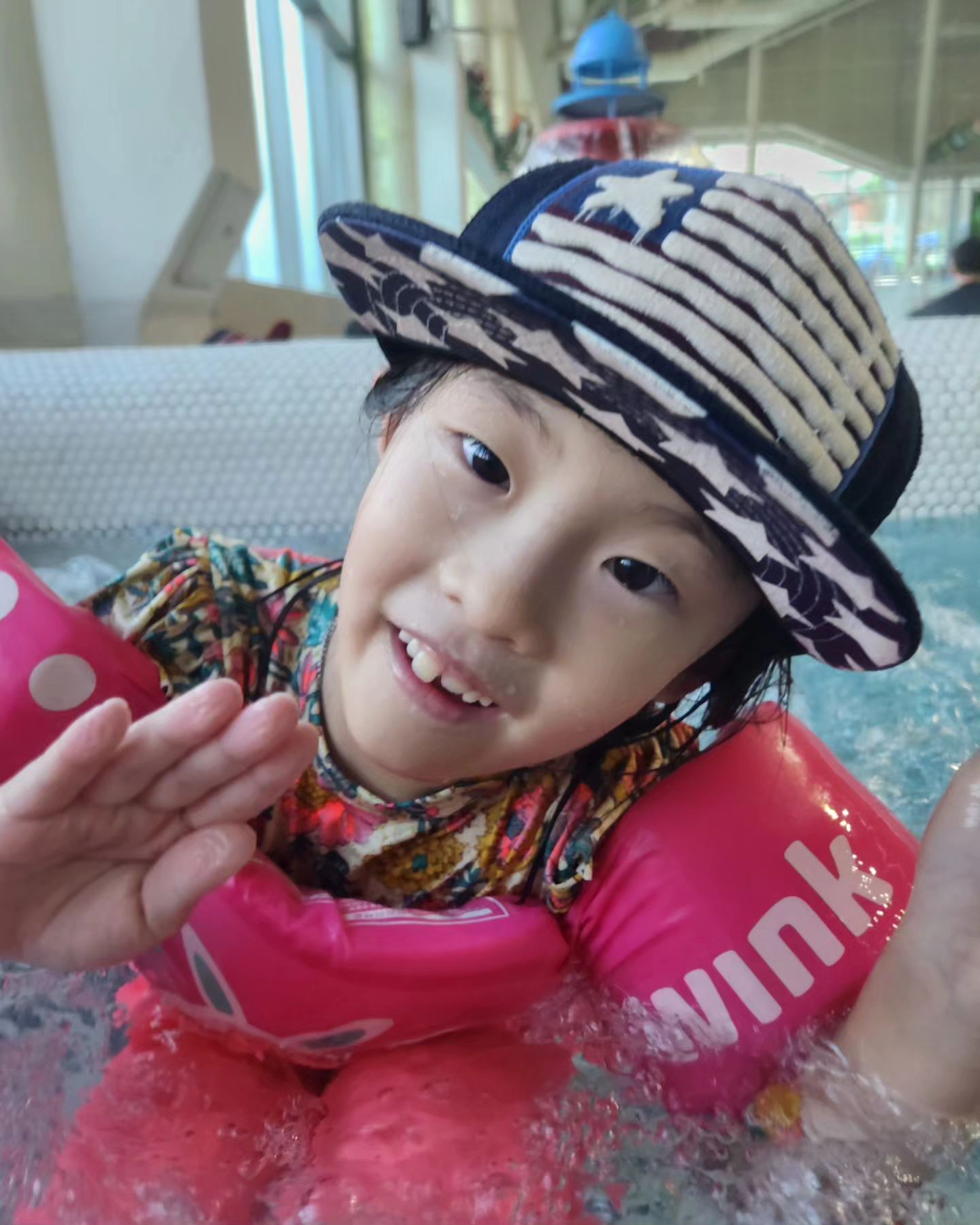 #예라미

23.10.15일
생일기념으로 떠난여행~
월요일학교빠지고 놀러가기♡

일요일인데도 사람많았지만
여름휴가이후 올만에 수영이라
매우신난 울애기🩷

장난감배도타고
마감까지 잘놀아따😍
.
.

#생일 #생일주간 #지난사진
#워터파크 #아이와가볼만한곳 #온천
#강원도여행