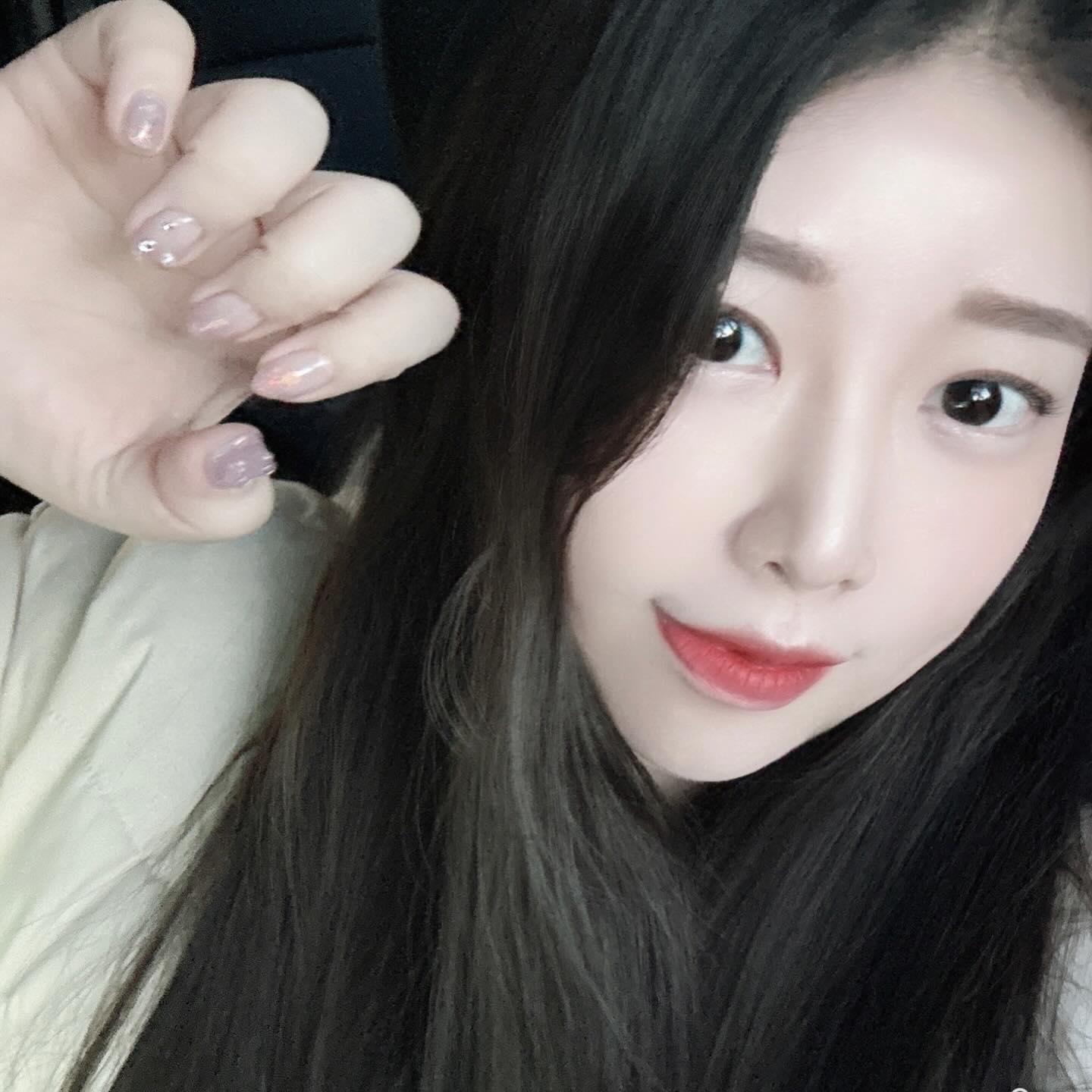 #협찬 어제 저 네일 아트 했어요 💕
강남에 위치한 또바기네일💅 ddobag___i 
제가 연보라를 좋아하는데 고민 엄청하다가  젤색상에
진심인 원장님께서 이쁜 글리터 신상 나왔다고 추천해주셔서 했는데 너무 맘에 든 거 있죠 !?🥹
원장님이랑 수다떠느라 시간 가는지 모르게 네일 했네요 꼼꼼하게 해 주시고 마감 자체도 너무 깔끔하게 해 주셔서 만족겠어요 오랜만에 하는 네일이라서
엄청 설레고 기분이 좋네요 역시 여자는 꾸미고 다녀야돼

#강남네일샵 #신논현네일 #서울네일샵#학동네일#강남네일#신논현네일#논현네일#이달의아트