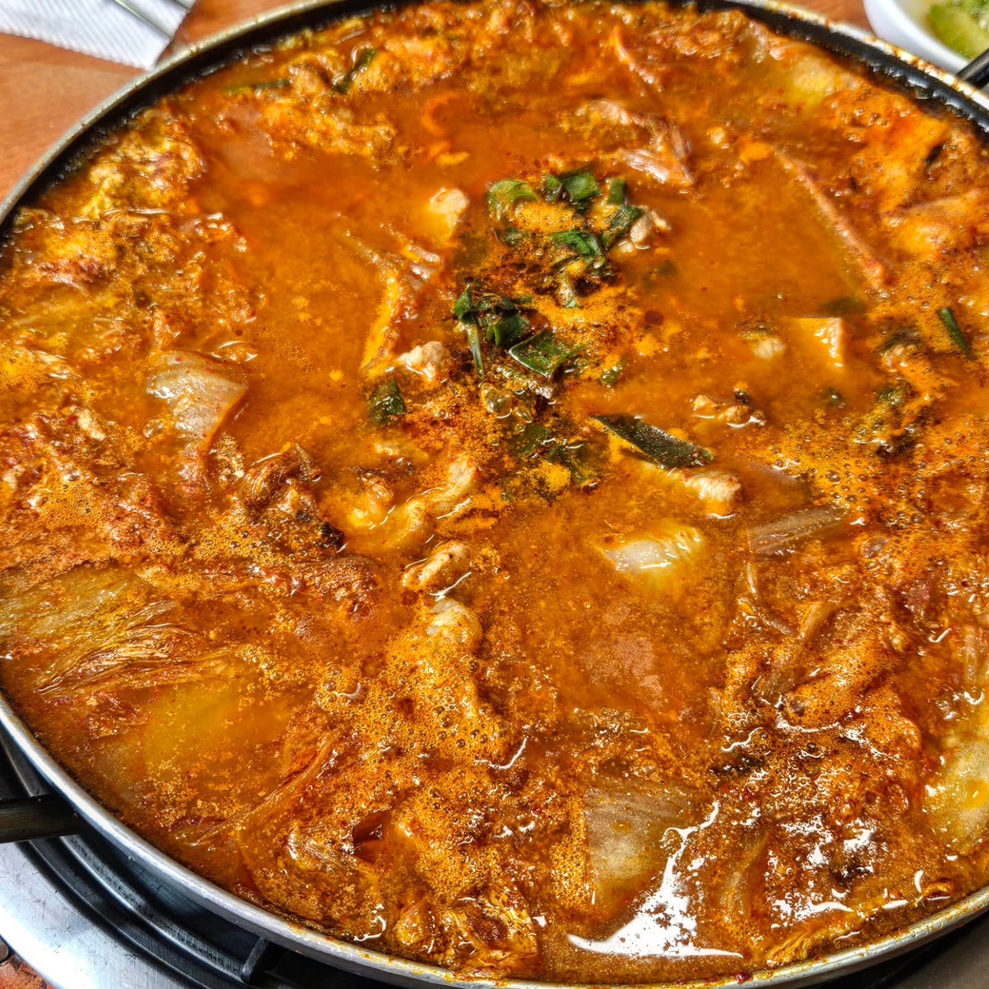 #세종금남면맛집 #송학식당
#김치전골 #계란말이

요즘 진짜 뜨끈한 김치찌개에 계란말이 생각나는 날씨인데
금남면 맛집에서 진짜 맛있게 먹구 왔다 ㅋㅋ
메뉴판엔 없는 계란말이도 시키구 마무리로 라면사리까지 !!
완전 맛있게 먹었당 금남면에 맛집이 많은것 같음

#김치찌개직먹직찍 #세종 #세종맛집 #금남면맛집 #금남면 #김치찌개 #김치전골 #직먹직찍in세종 #직먹직찍