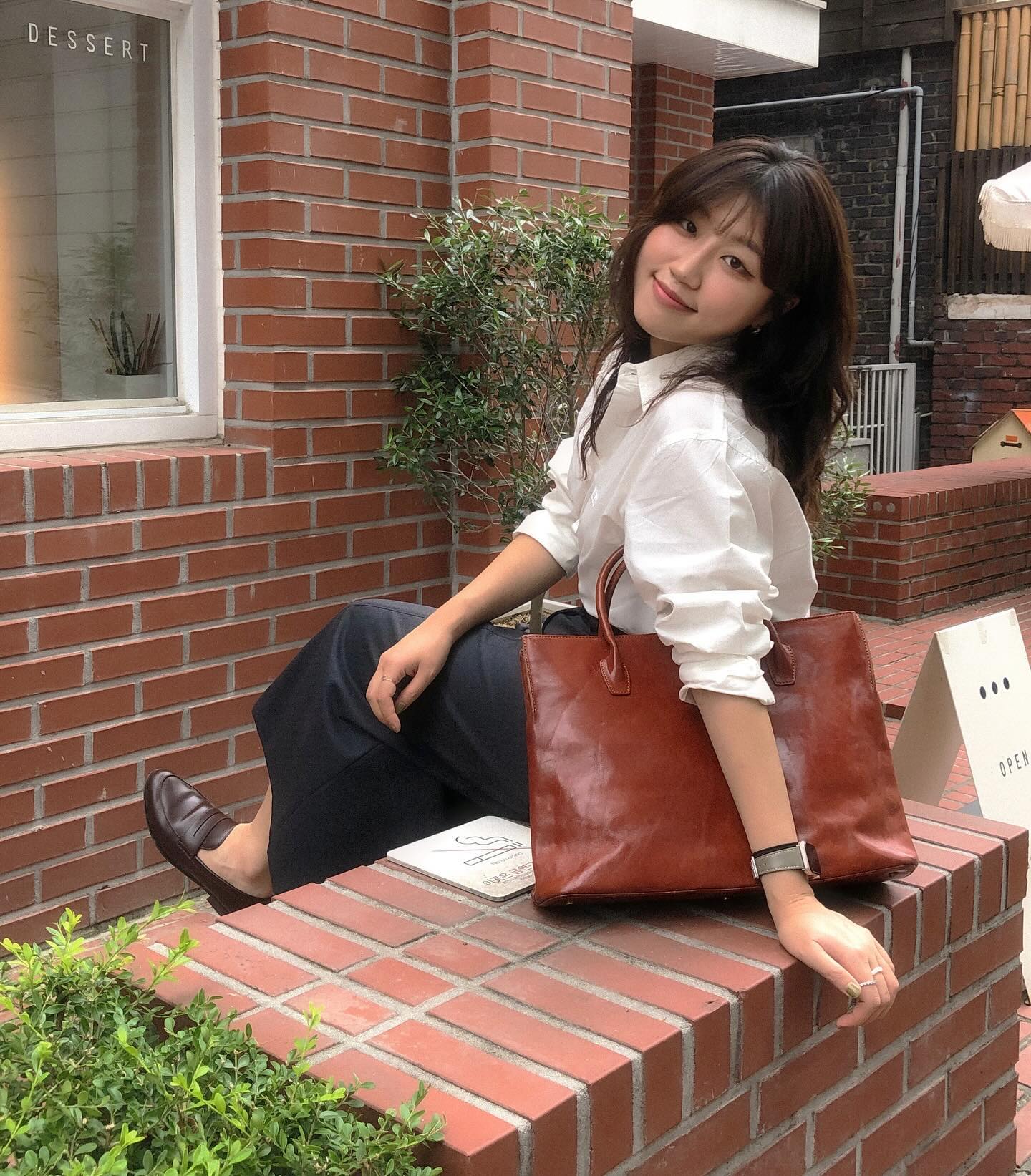 가을은,, 셔츠로 끝장을 봐야하는거 아시죠🍁
가을부터 겨울까지 활용하기 좋은 
군더더기없는 베이직한 셔츠에요🤍

바스타일에서만 8/27 ~8/30일까지 
3일간 30% 쿠폰가로 겟하실 수 있으니까요-!
얼렁 달려가주세요🏃💨

#프라이 #frei #바스타일 #vastyle