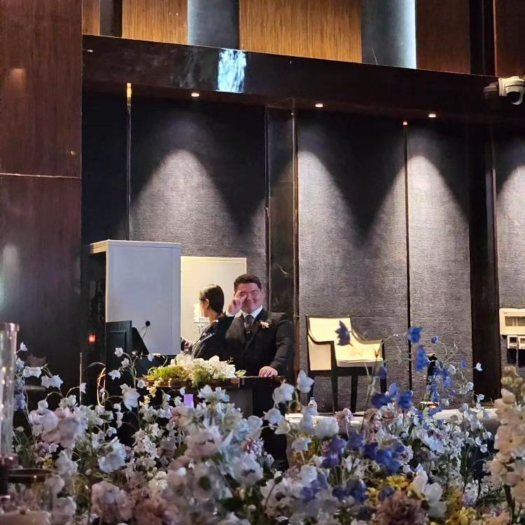 지금까지 마이크를 잡은 일 중 지인이 가장 많았던 결혼식!

지인이기에 더욱 잘 해야한다는 생각으로 긴장을 했지만 신랑, 신부, 혼주님들과 내빈 여러분이 저를 믿어주시고 함께 해주셔서 잘 끝낼 수 있었습니다❣️

kiiiiing_of.__.hama mun__h_j__320__
결혼 축하하고 행복하게 잘 살아!!

#대학 #회사 #프리랜서 #강연 #행사 #MC
#유튜브 #일상 #취미 #도전 #스피치 #젊은 #사회자 
#경상북도 #교육청 #초 #중 #고 #레크레이션
#결혼식 #돌잔치 #공공기관 #기업행사 #23 #01