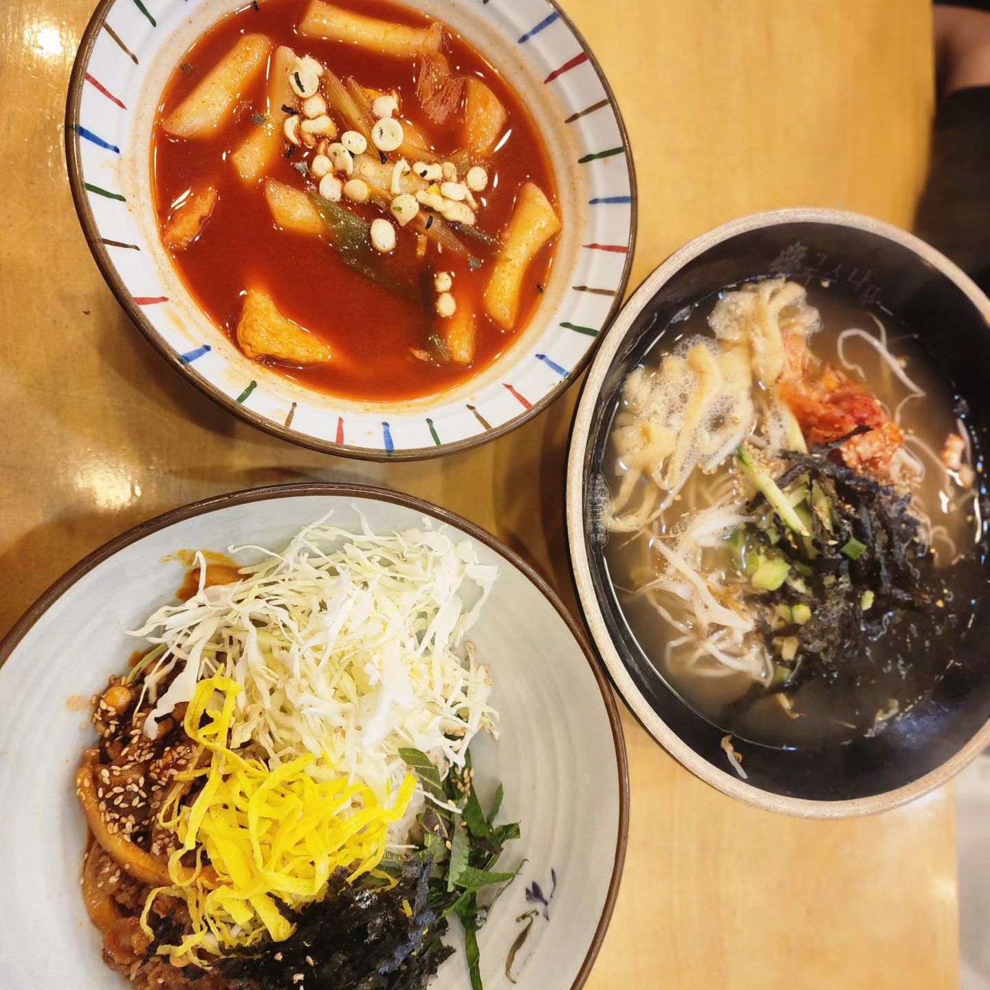 분명 밥 먹었다고 들었는데
진짜 잘먹는 딸들
울 식비 넘 많이 나간다 딸들
근데 잘먹어서 또 이쁘다
#딸들과데이트
#또방학이야?
#백수를또봐야하는구낭
#오늘기록