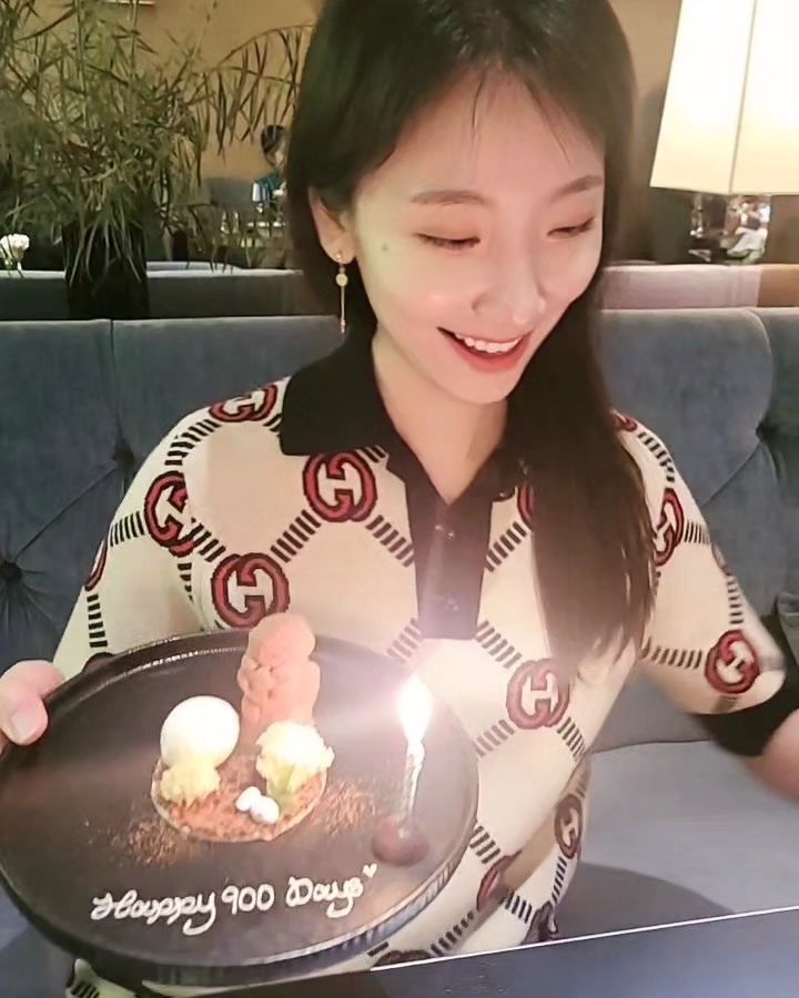 결혼 900일 기념 데이트❣️
너무 완벽한 저녁식사.
맛있는 음식들과 와인 한병은 순삭이고
늘 식당가면 15분 컷인 우리가 이날 3시간이나 있었다😆
그래도 전혀 지루하지 않은 분위기와 음식들
최고였다..👍

#900일 #정식당 #맛집