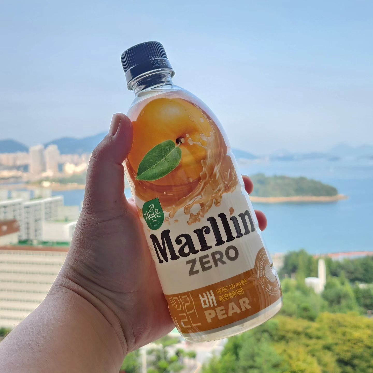 #협찬 인데 신제품 소식하나! 두둥탁!

자연은말린에서 신제품이 나왔어요 🥳
제로라 부담없이 즐길수있답니다
달콤한 국산배의 맛과 향을 담았는데요

과일의 본연의 맛과 향을 위해 리얼 건조 과일을 추출,
상큼한 맛과 향을 그대로 담았어요!

네이버몰 웅진식품을 포함한 온라인 채널은 물론, 근처 마트에서도 만나보실 수 있답니다!

편의점 인기템! 극강의 달콤상큼 특별한 맛을 만나보세요

woongjinfood

#자연은더말린 #말린과일 #제로칼로리 #제로슈가 #음료스타그램 #제로주스 #신상음료 #배 #리치 #제로신상