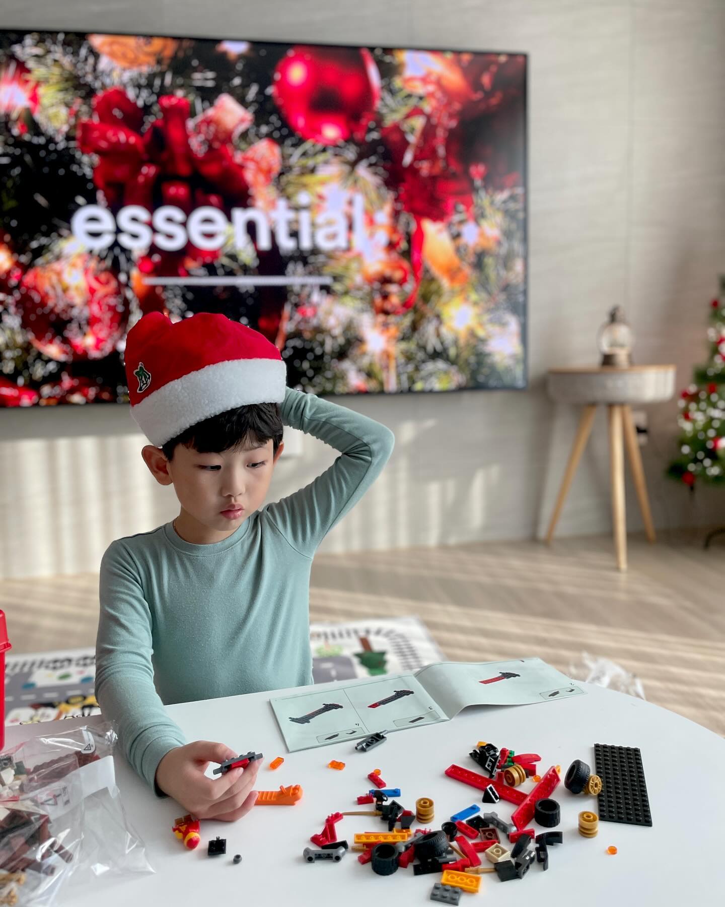 🎅🏻🎄아직 덜 받은 선물있다묘..🤣❤️

⠀⠀⠀⠀⠀⠀⠀⠀⠀⠀⠀⠀⠀⠀⠀⠀⠀ 
⠀⠀⠀⠀⠀⠀⠀⠀⠀⠀⠀⠀⠀⠀⠀⠀⠀
#유건일상 #유건영상
#🎄 #🎅🏻 #🎁