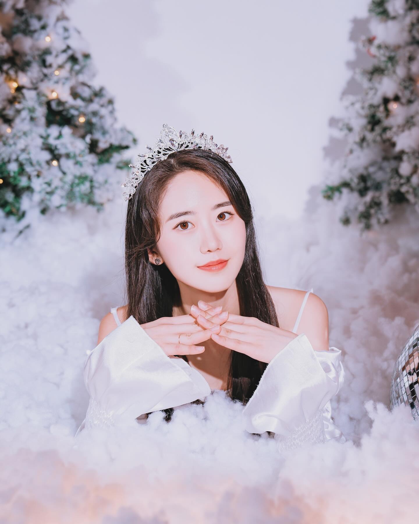 쵸큼쓰.,, 뒷북이지만.,, 쿠쿠.,, 🎄🎁
.
.
.
.
.
.
#크리스마스 #christmas #크리스마스파티 #크리스마스스냅샷 #레치키치 #홍대 #스냅샷 #크리스마스준비 #크리스마스룩 #daily #좋아요반사 #연말파티 #연말메이크업 #like #likesforlike #liker #followforfollowback #좋반 #좋테 #좋아요 #팔로우 #followme #l4l #f4f #followers #홍대데이트 #홍대핫플 #레치키치스튜디오 #스튜디오 #연말