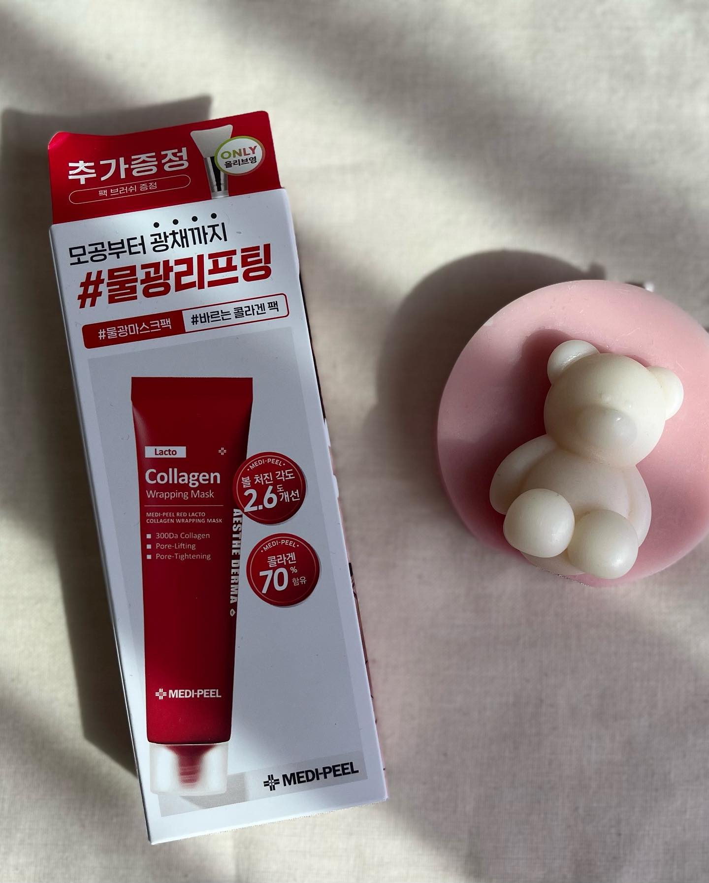 #협찬
팩을 떼어내고 나면 물광이 반짝반짝
콜라겐 제대로 듬뿍 발라 관리하는 메디필 레드락토 콜라겐 랩핑마스크

요즘같은 환절기에 바르는 콜라겐으로 쫀쫀하게 관리해요.
바르고 나서 흐르지 않고 촥ㅡ밀착되고 
떼어낼때도 한번에 촤르르.

수분,콜라겐을 채워주고 모공까지 탄력리프팅가능해서 얼굴부터 목까지 한번에 관리한답니다.
팩하고 나면 촉촉하니 다음날 메이크업이 달라지더라구요!
#스킨이데아 #메디필 #medipeel #레드락토콜라겐랩핑마스크 #콜라겐팩 #바르는콜라겐팩 #물광리프팅팩 #바르는콜라겐팩 #올리브영마스크팩 #세로모공 #모공관리 #모공축소 #리프팅팩 #소유마스크팩 #올리브영팩추천 #올리브영추천템 #올리브영콜라겐 #메디필콜라겐팩 #kbeauty #kskincare