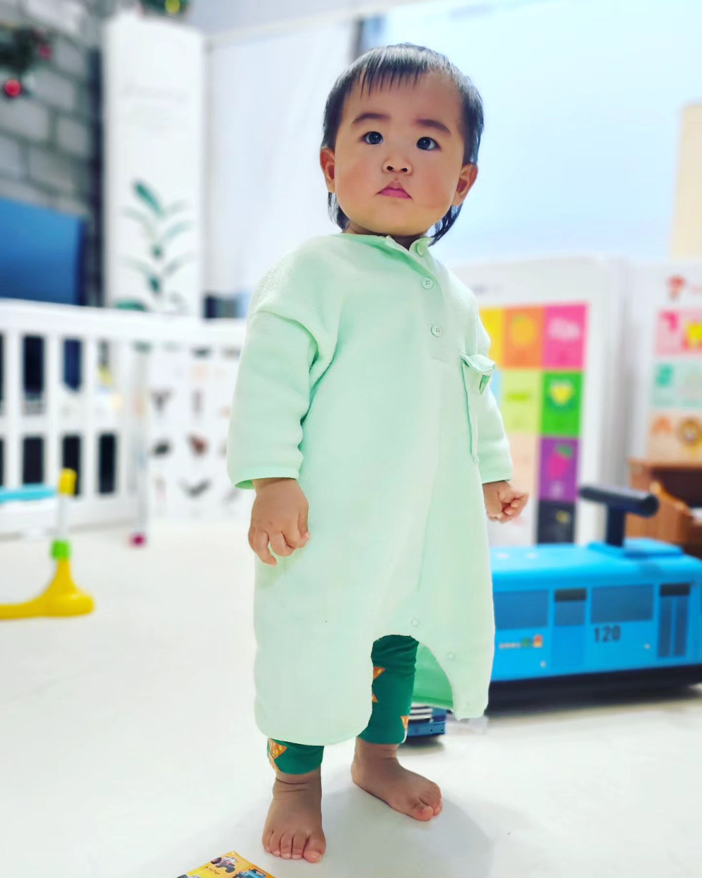 😅
가랑이가 터질라카노 ㅋㅋ 그냥 원피스로 입쟈 🤭

.
.
.
#오늘의귀여움
#babyootd
#꾹꾹시아
#D+392
.
#육아일상 #육아힐링 #초보엄빠 #아들스타그램 #내새꾸 #12개월아기 #호랑이띠아기 #육아릴스 #육아육묘 #출산장려