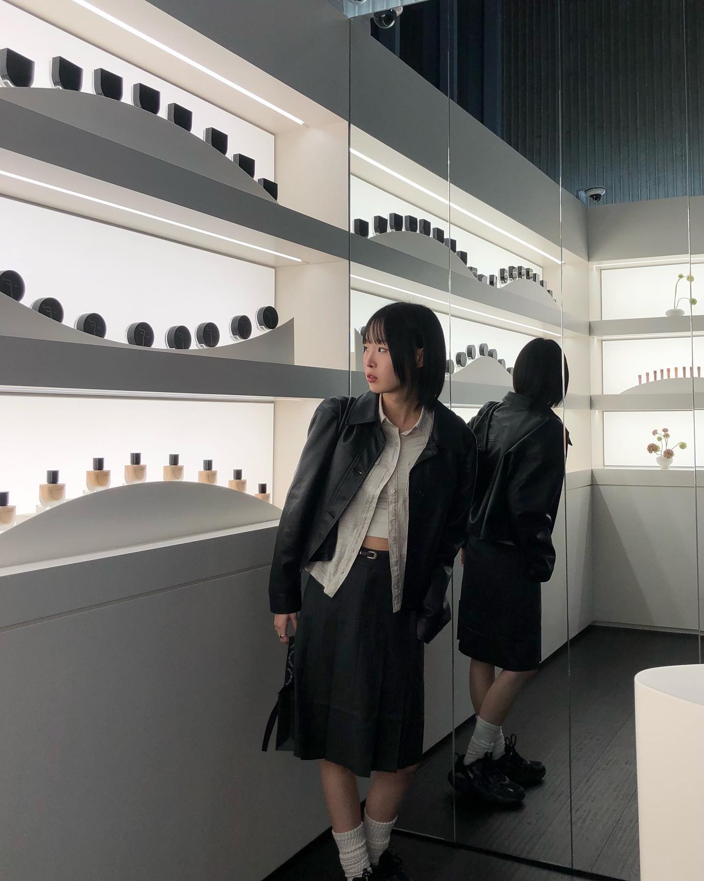 JAVIN DE SEOUL 

자빈드 서울의 첫번째 팝업에 초청받아 다녀왔습니다🤍➰
제가 사랑하는 무채색과 곡선, 아름다운 색상의 제품들이 공존하는 공간이었어요