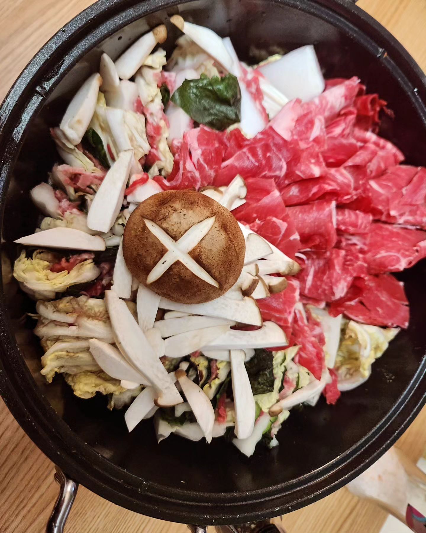오랜만에 집에서 
밀푀유 나베!!!!!!!

캬~!
유자맛 사케에 
아사히맥주 인정?

마무리는 무조건 칼국수지! 

#밀푀유나베만들기 #집밥스타그램