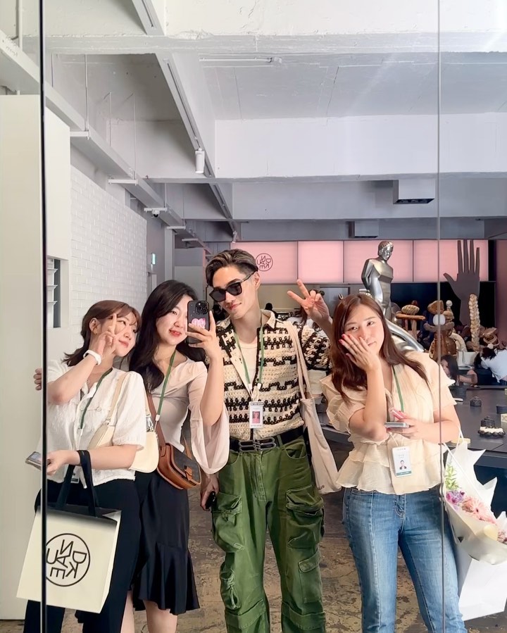 The day was full of the special memory with you who came from America. And,, It was really fun time even though it was our first meeting!🌱

edwardzo Edward, I hope to see you again!😚

#230907 #memory #friends #seoul #seongsu #seongsudong #seoultour #fyp #kbeauty
