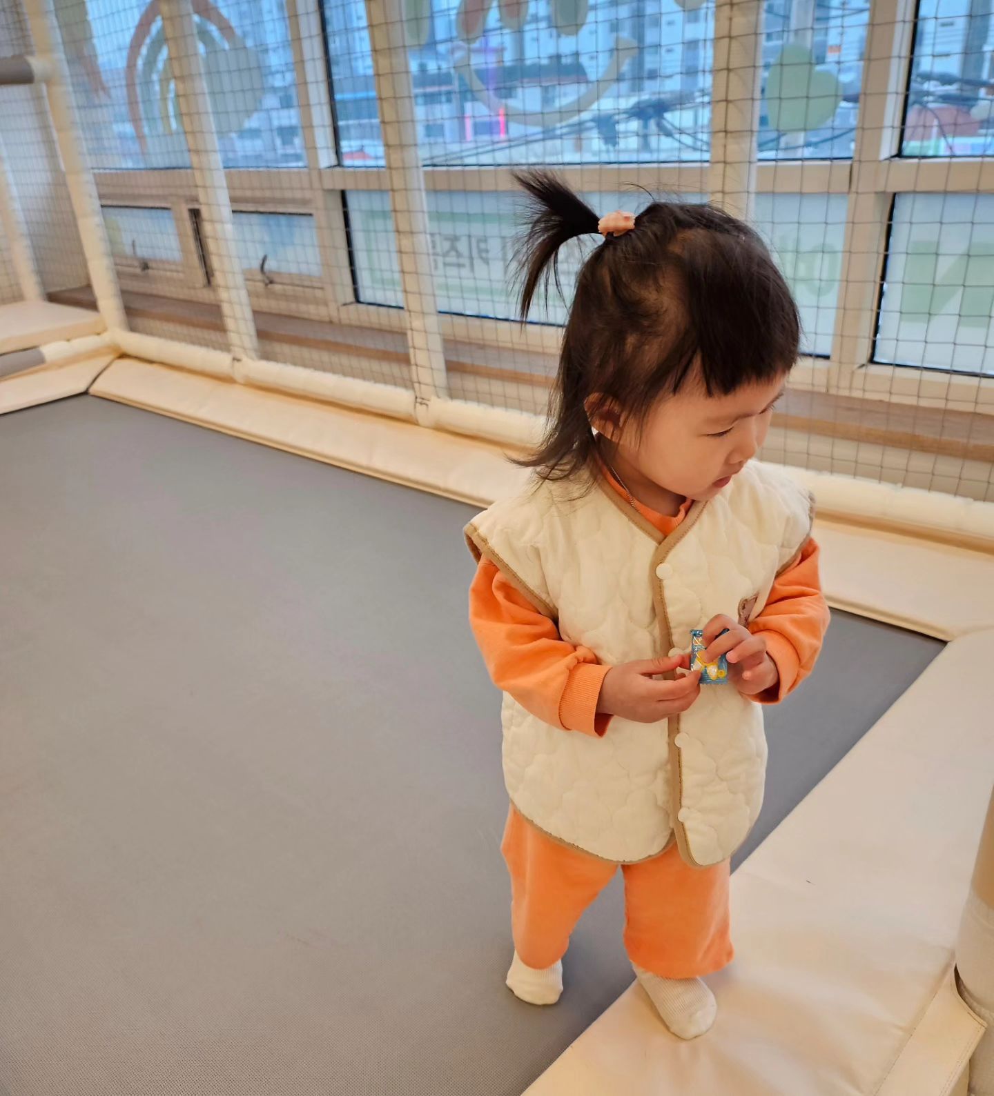 #18개월아기
요즘 아빠랑 며칠 잤다고
엄마랑 안잔다고 우는 딸...
#좋은거반 #서운한거반 ㅋㅋㅋㅋ
#아빠바보 #딸바보 둘이 싸우지말고 잘지내😍