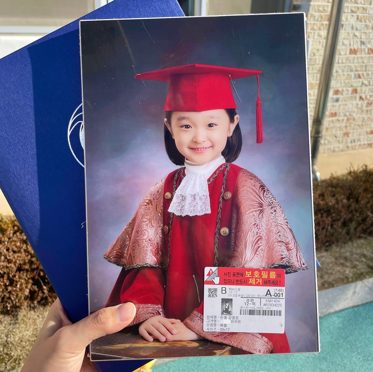 ⠀⠀⠀⠀⠀⠀⠀⠀⠀⠀⠀⠀
서하 유치원졸업식👩🏻‍🎓
진짜 졸업이구나ㅠㅠ 이제 학교 가는구나🥹
선생님 드리려고 급하게 전날 유튜브 보고 풍선꽃 만들었다가
손가락 아작날뻔했던 슬픈이야기...ㅋㅋㅋ
졸업 축하해 서하야❤️
 ⠀⠀⠀⠀⠀⠀⠀⠀⠀⠀⠀⠀⠀⠀
 ⠀⠀⠀⠀⠀⠀⠀⠀⠀⠀⠀⠀⠀
#유치원졸업식 #시나모롤꽃다발 #풍선꽃
#예비초딩 #축하해