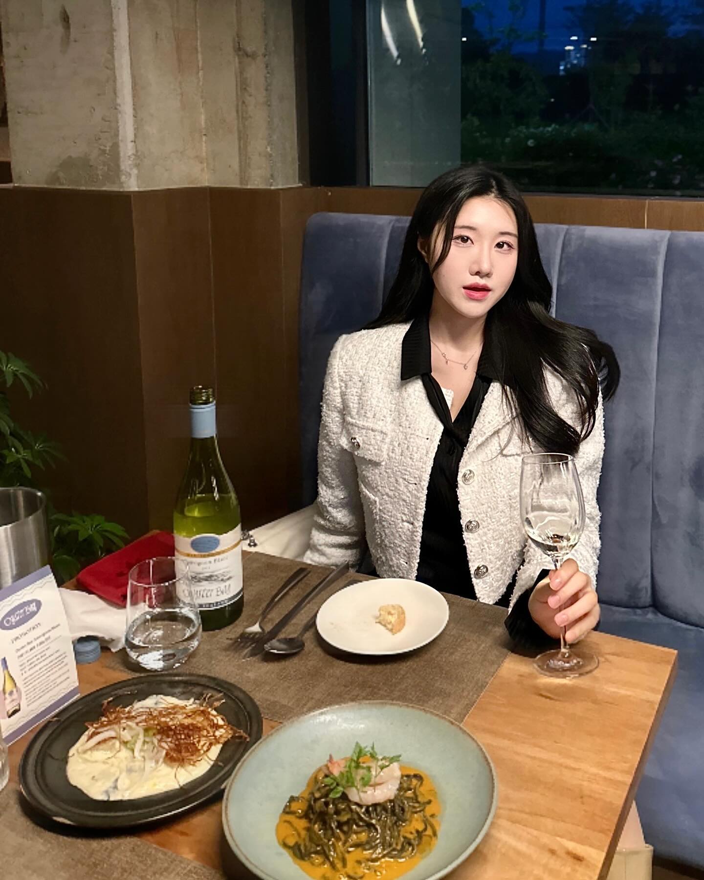#초대 #광고 녹진한 우니파스타와 분위기 미친 레스토랑이 있다구!? 대전에서 핫한 분의기맛집 “피어드”와 “오이스터베이”가 함께 하고있습니다! 저녁에 가족과 연인과 함께가기에 분위기가 너무 좋은곳…🤍

뉴질랜스 소비뇽 블랑으로 꾸덕한 뇨끼와 파스타랑 함께 먹으면 행복 그자체라구요🤍 화이트 와인은 오이스터 베이와 함께해요🤍◟( ˘ ³˘)◞ ♡

📌#피어드 #오이스터베이
📍 대전 유성구 문지로316번길 54-21 1층
⏰ 평일) 오전11:30-22:00 / B.T)14:30-17:00
✔️구운감자와 무늬오징어, 단새우 파스타 추천!
-
-
#오이스터베이 #피어드 #대전와인 #대전와인바 #대전다이닝 #대전레스토랑