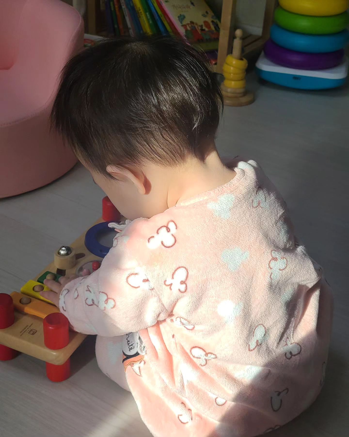 열정적인 그대
뒷모습

엄마 
실로폰이 도레미만 나와욤

#아기스타그램
#13개월아기 
#주말스타그램🎈