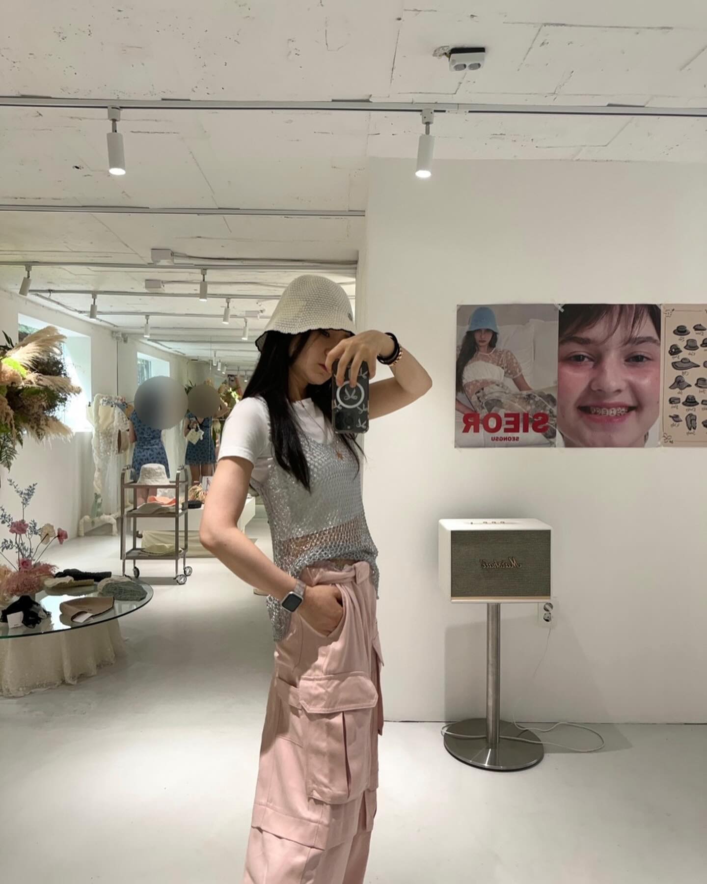 #협찬 sieor_official

오늘은 1일 2피드 이해해주세요🙌🏻
그리고 제 모자와 가방에 주목해주세요!

SIEOR ATELIER 시오르 서울숲 쇼룸이 오픈했다 하여 바로 다녀왔어요. 디자인이 독특한 예쁜 가방과 모자가 가득👛👒
여심저격 인테리어에 예쁜 포토존 까지🫶🏻
쇼룸에서 제품을 구매하면 10%할인이 적용되니 포토존에서 인생샷도 찍고 제품도 할인받아 구매하세여👍🏻

#시오르 #sieor #서울숲쇼룸 #seongsushowroom #seongsu #시오르쇼룸 #시오르매장 #시오르성수
